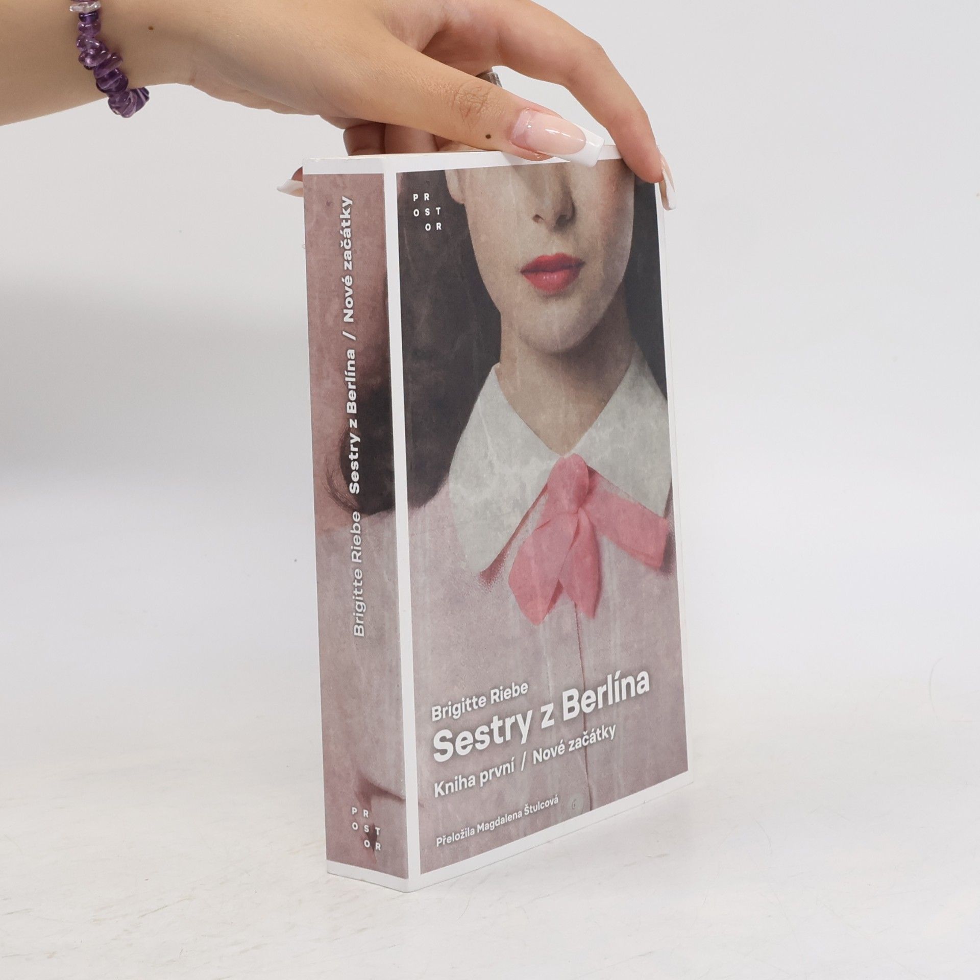 Brigitte Riebe Sestry z Berlína. Kniha první, Nové začátky