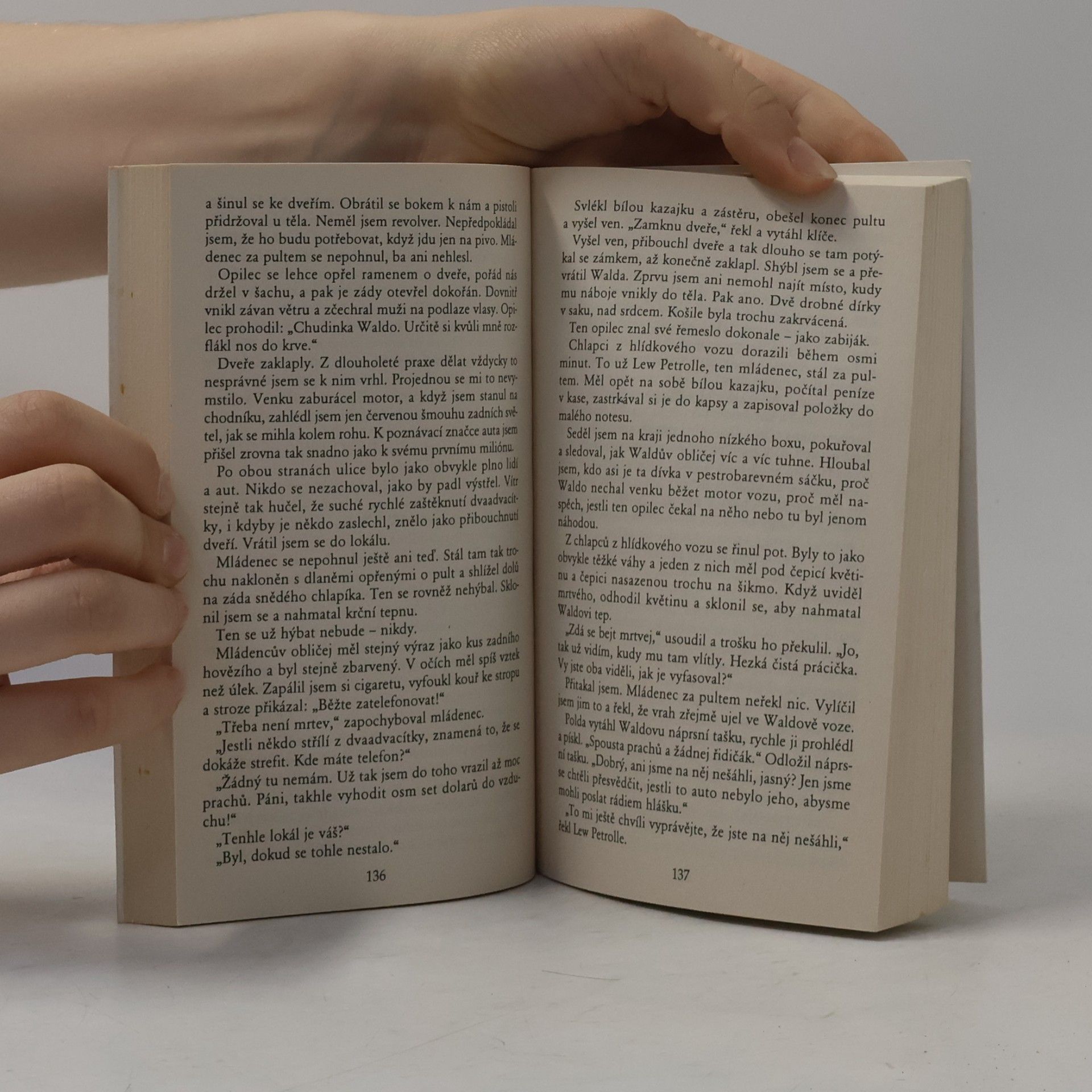 Raymond Chandler Král v žlutém rouše