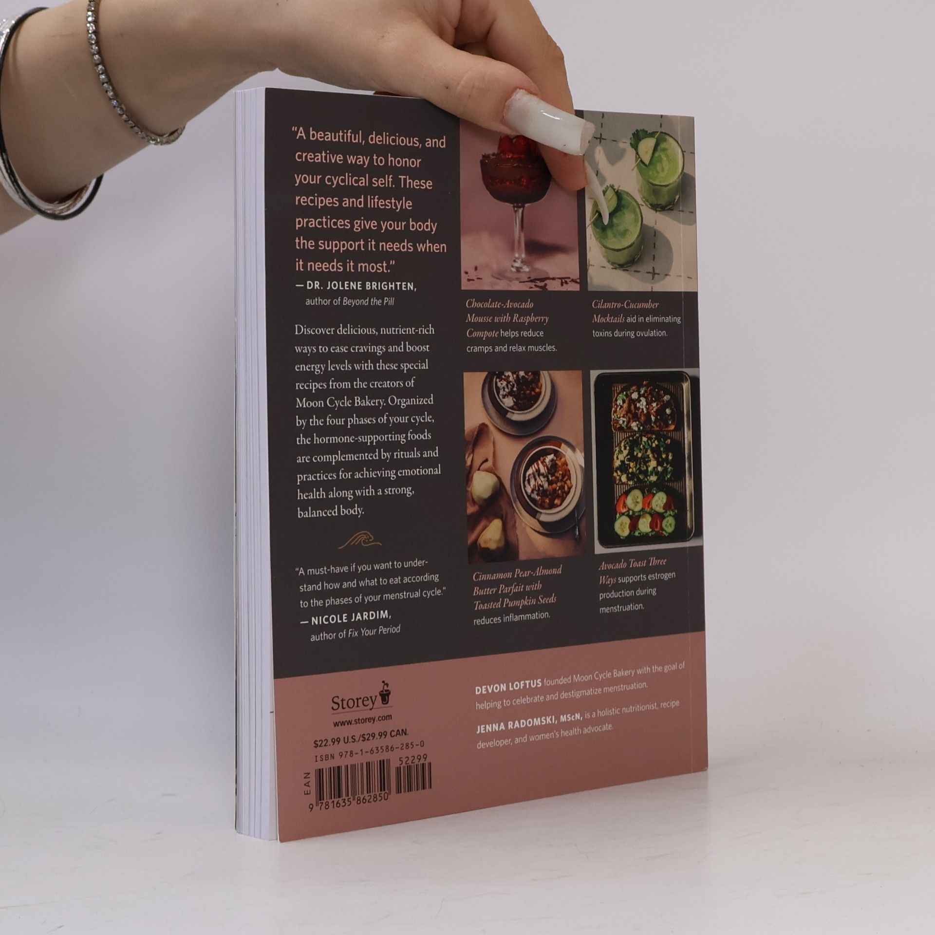 Devon Loftus Moon Cycle Cookbook: A Holistic Nutrition Guide for a Well-Balanced Menstrual Cycle