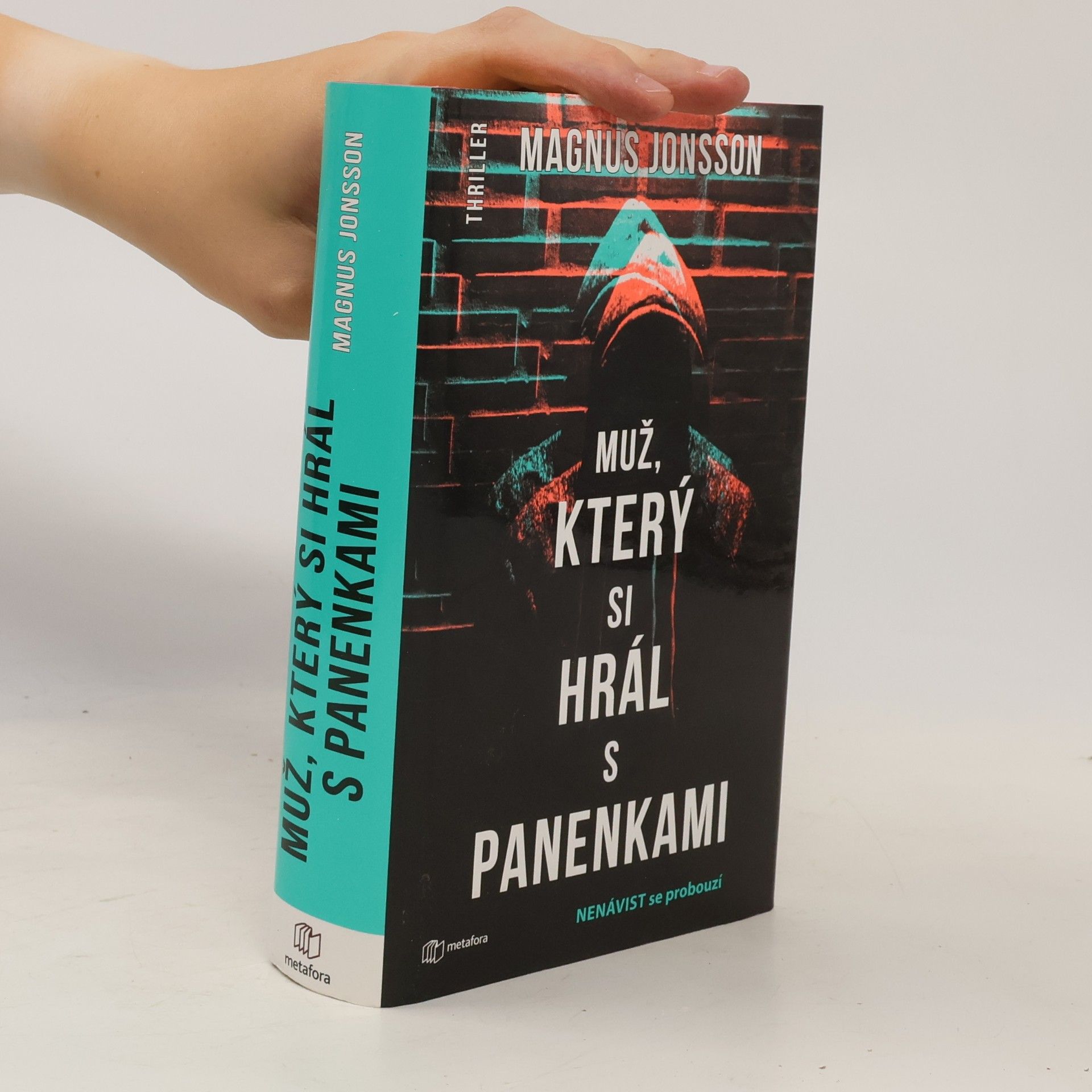 Magnus Jonsson Muž, který si hrál s panenkami