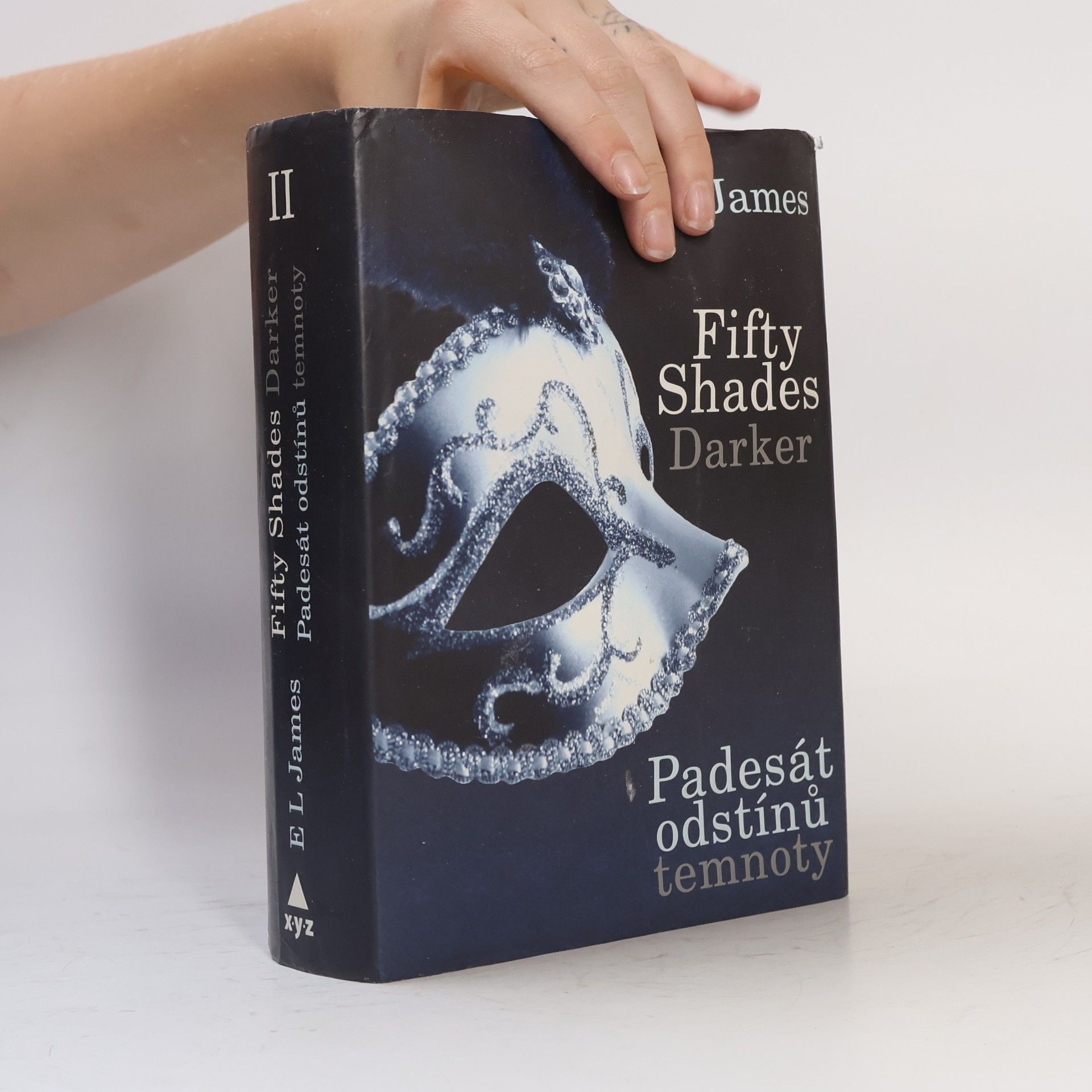 E. L. James Padesát odstínů temnoty