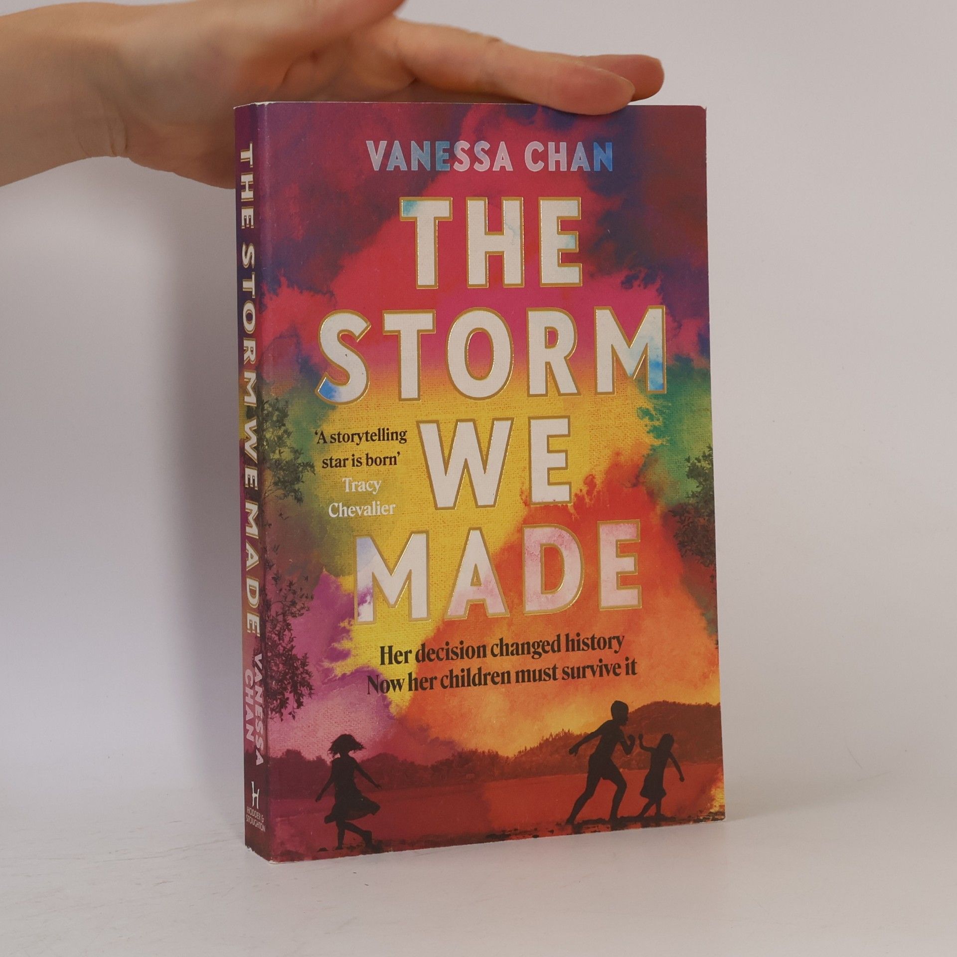 Vanessa Chan The Storm We Made: The spellbinding WW2 sweeping book club novel ´One of the most powerful debuts I´ve ever read´ Tracy Chevalier