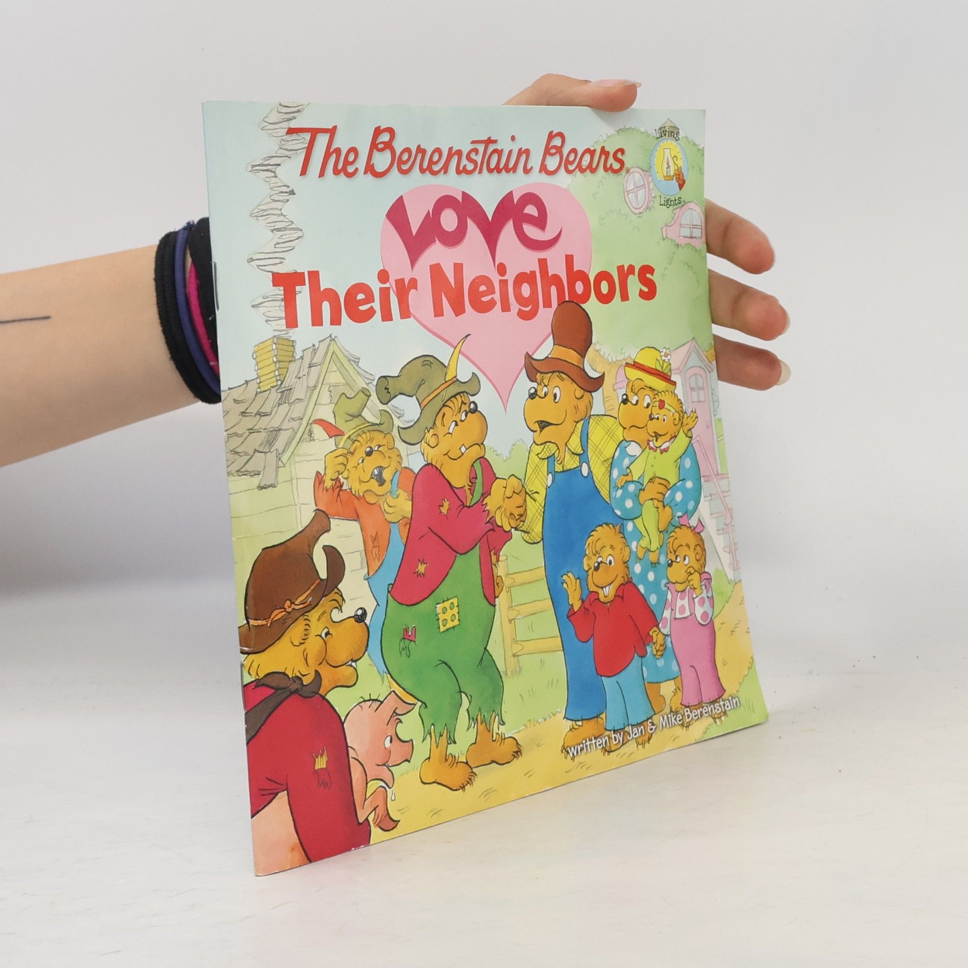 The Berenstain Bears Love Their Neighbors