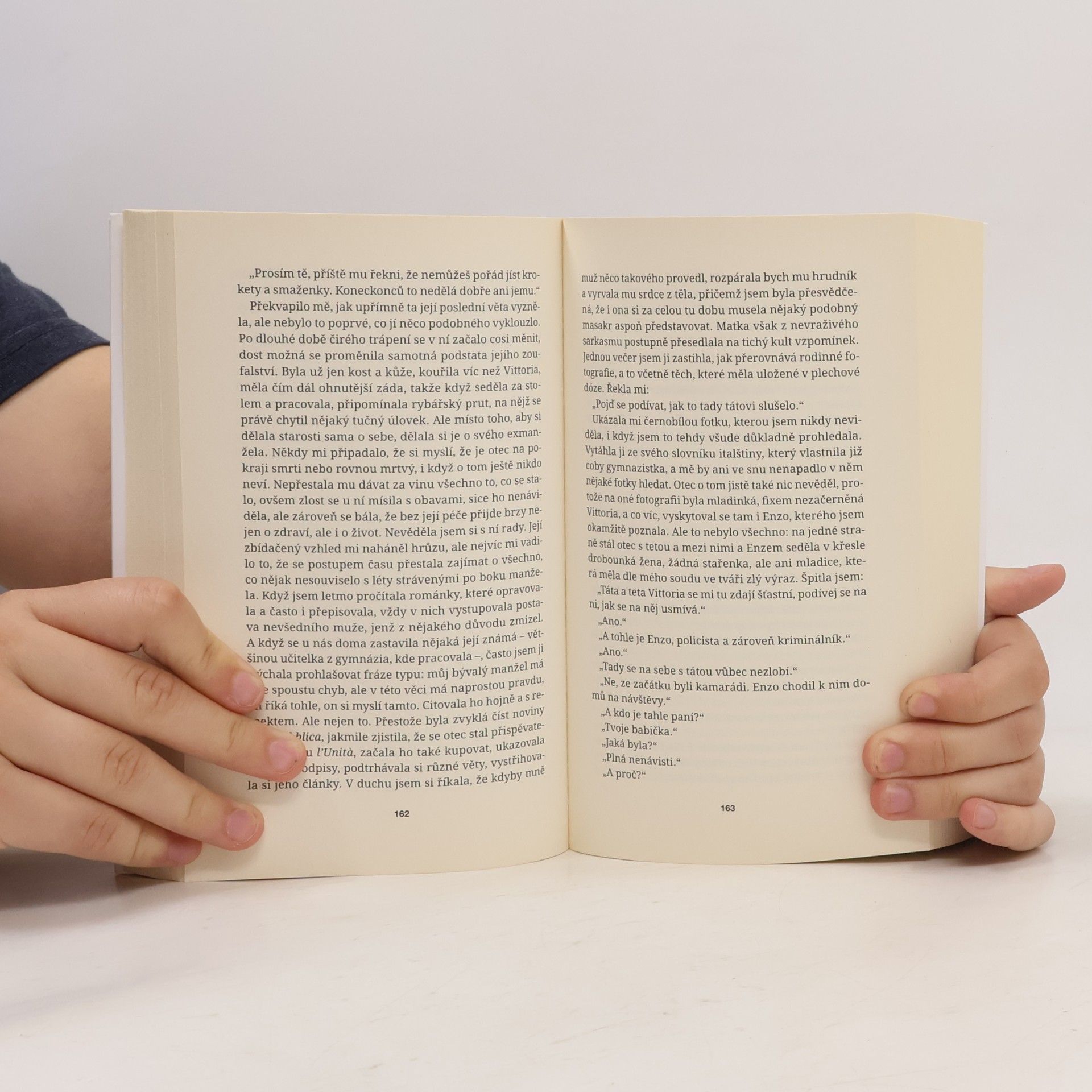 Elena Ferrante Prolhaný život dospělých