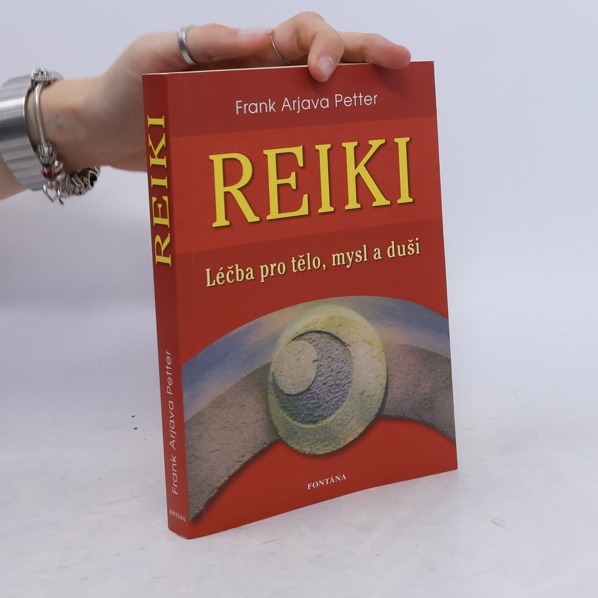 Frank Arjava Petter Reiki : léčba pro tělo, mysl a duši : od počátků až k aplikaci