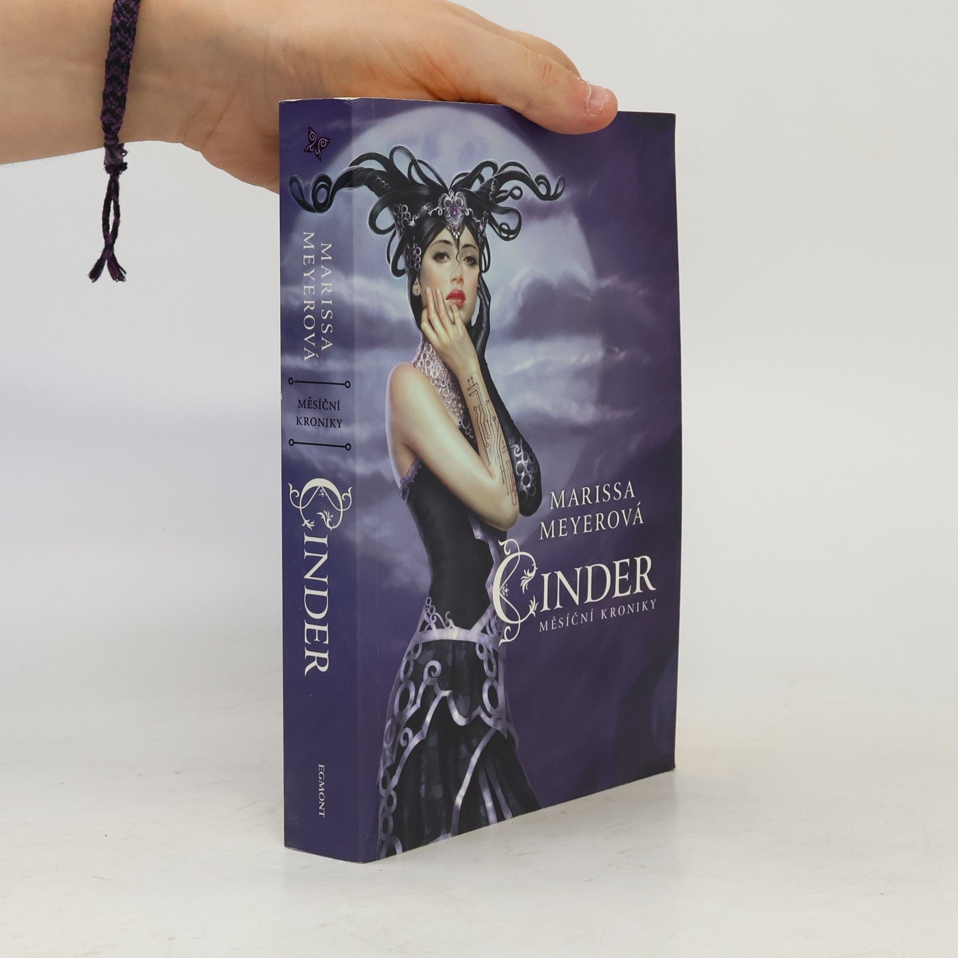 Marissa Meyer Měsíční kroniky - Cinder (1. díl série)
