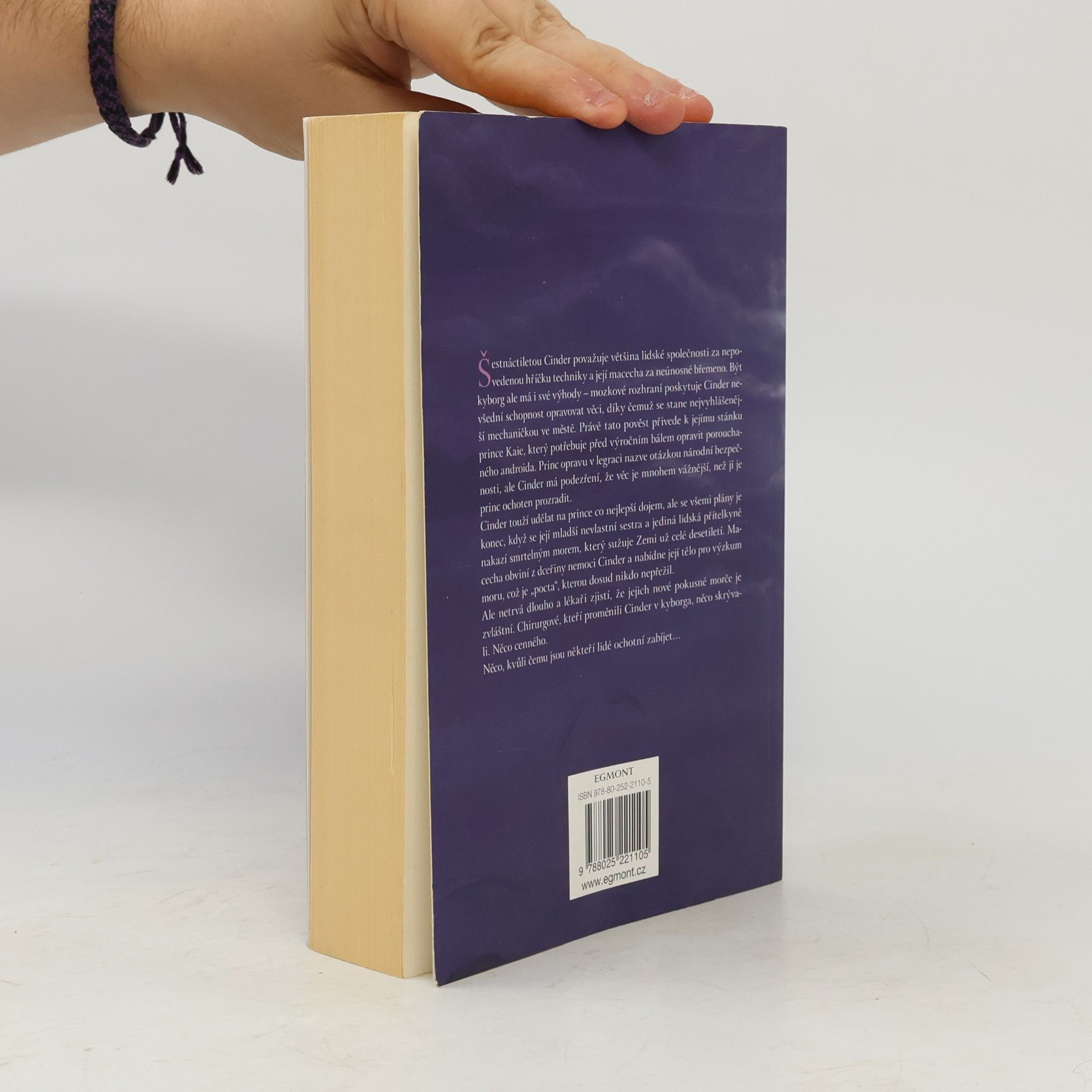 Marissa Meyer Měsíční kroniky - Cinder (1. díl série)