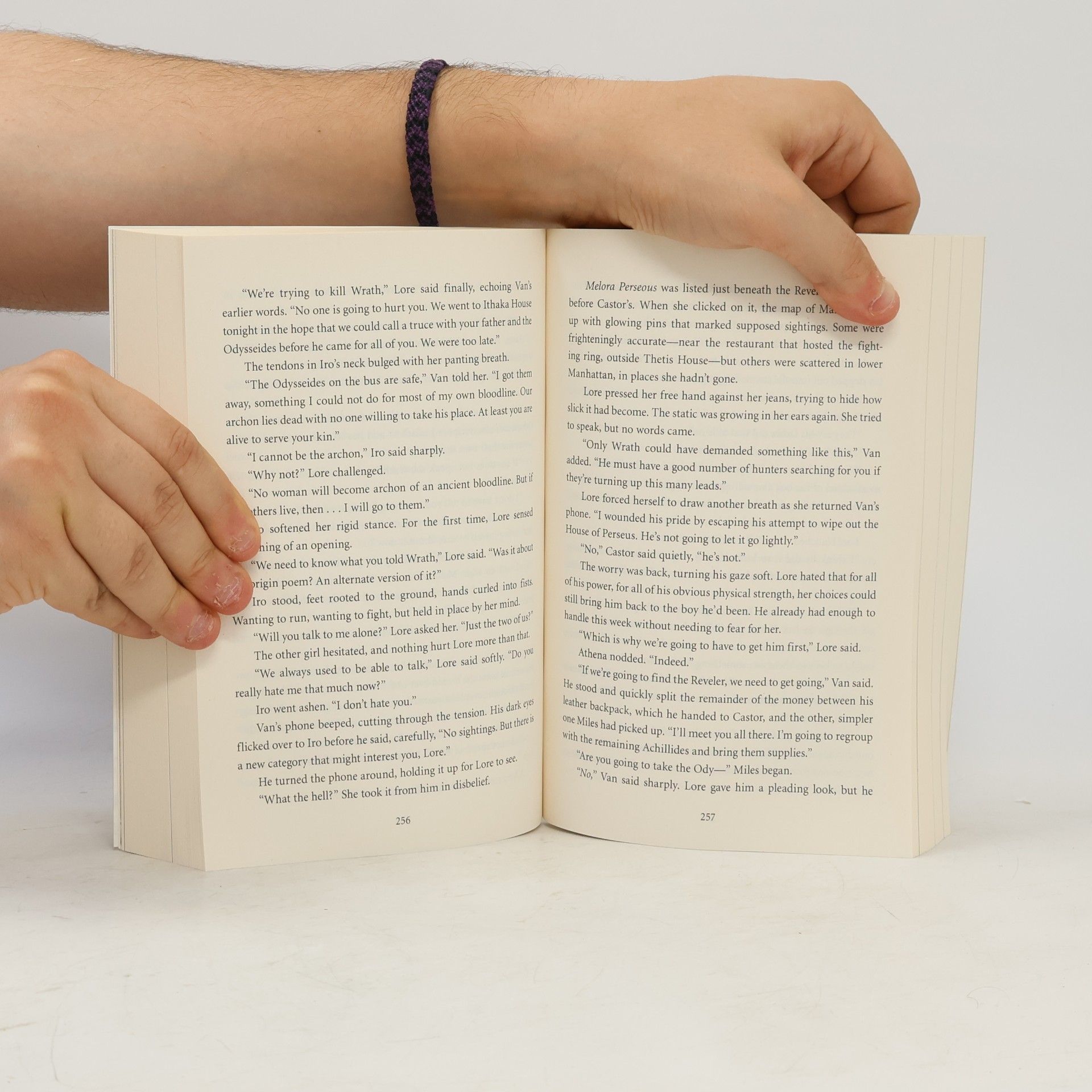 Alexandra Brackenová Lore