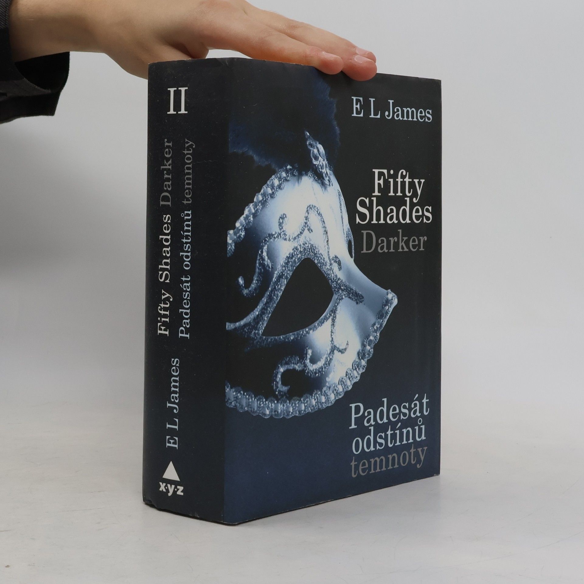 E. L. James Padesát odstínů temnoty