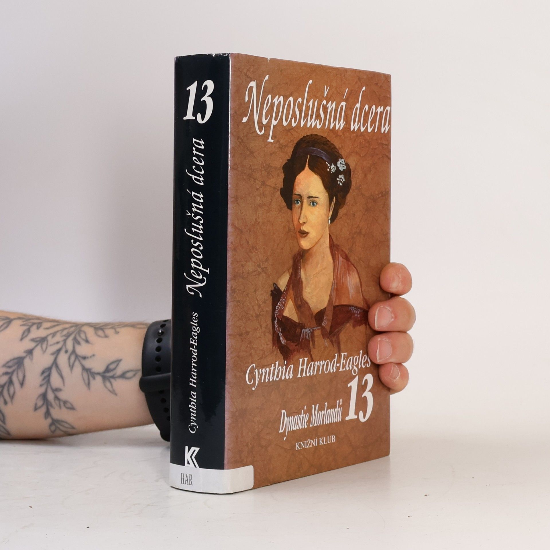 Cynthia Harrod-Eagles Neposlušná dcera. Dynastie Morlandů. 13. díl