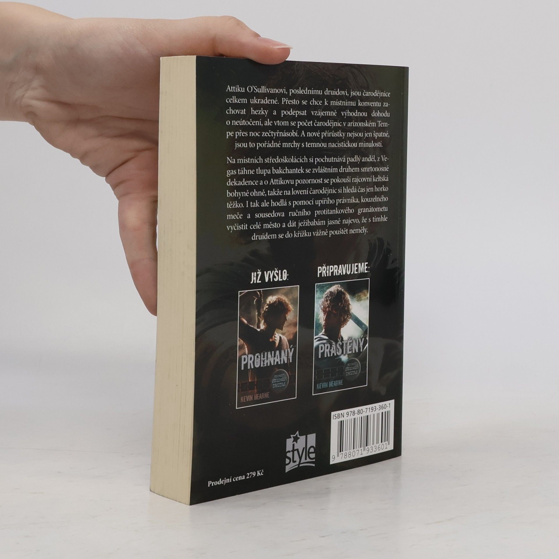Kevin Hearne Proklatý. Kroniky železného druida