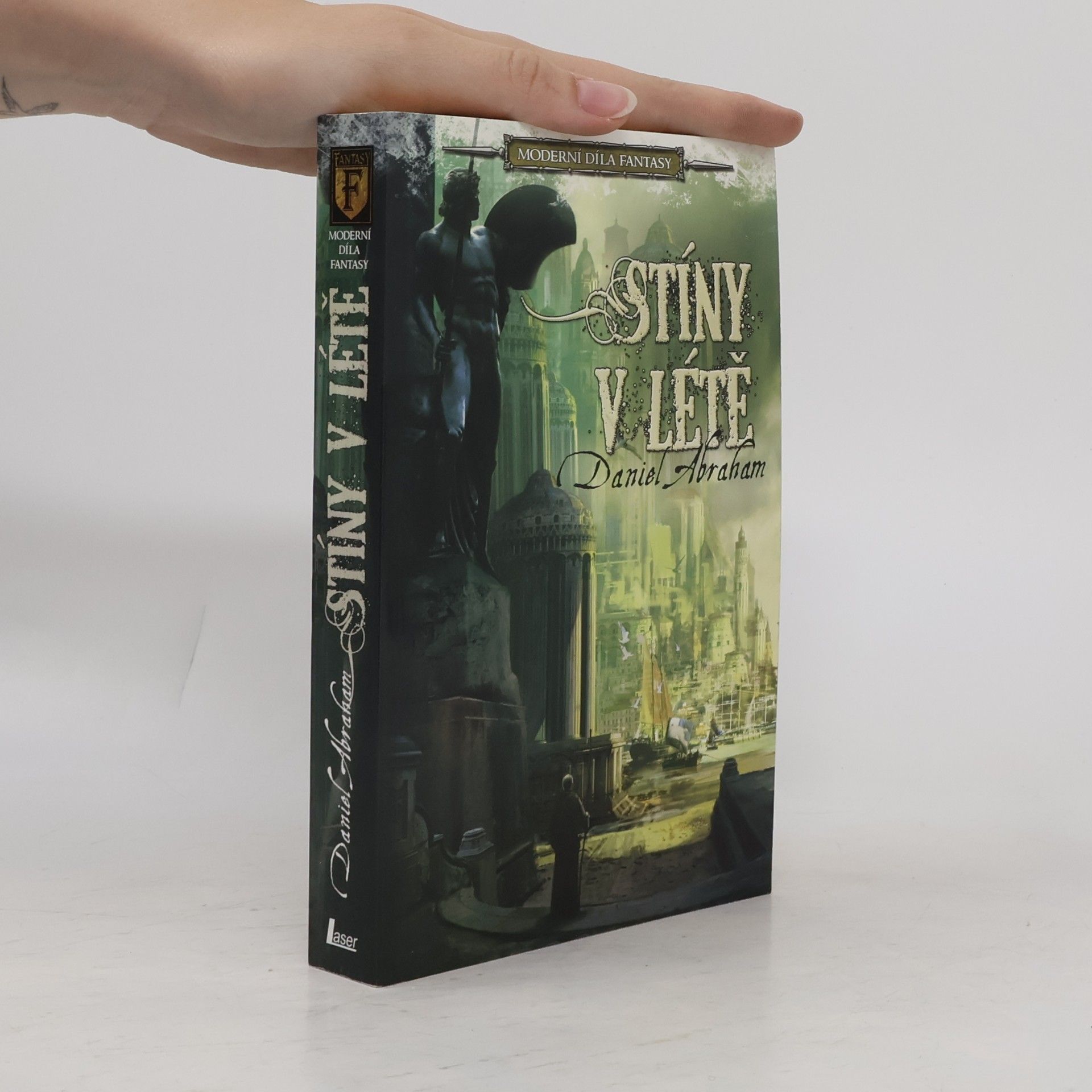Daniel Abraham Stíny v létě