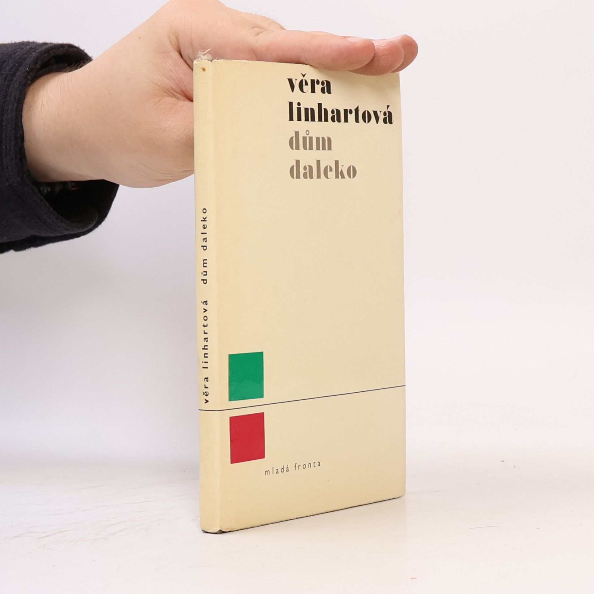 Věra Linhartová Dům daleko