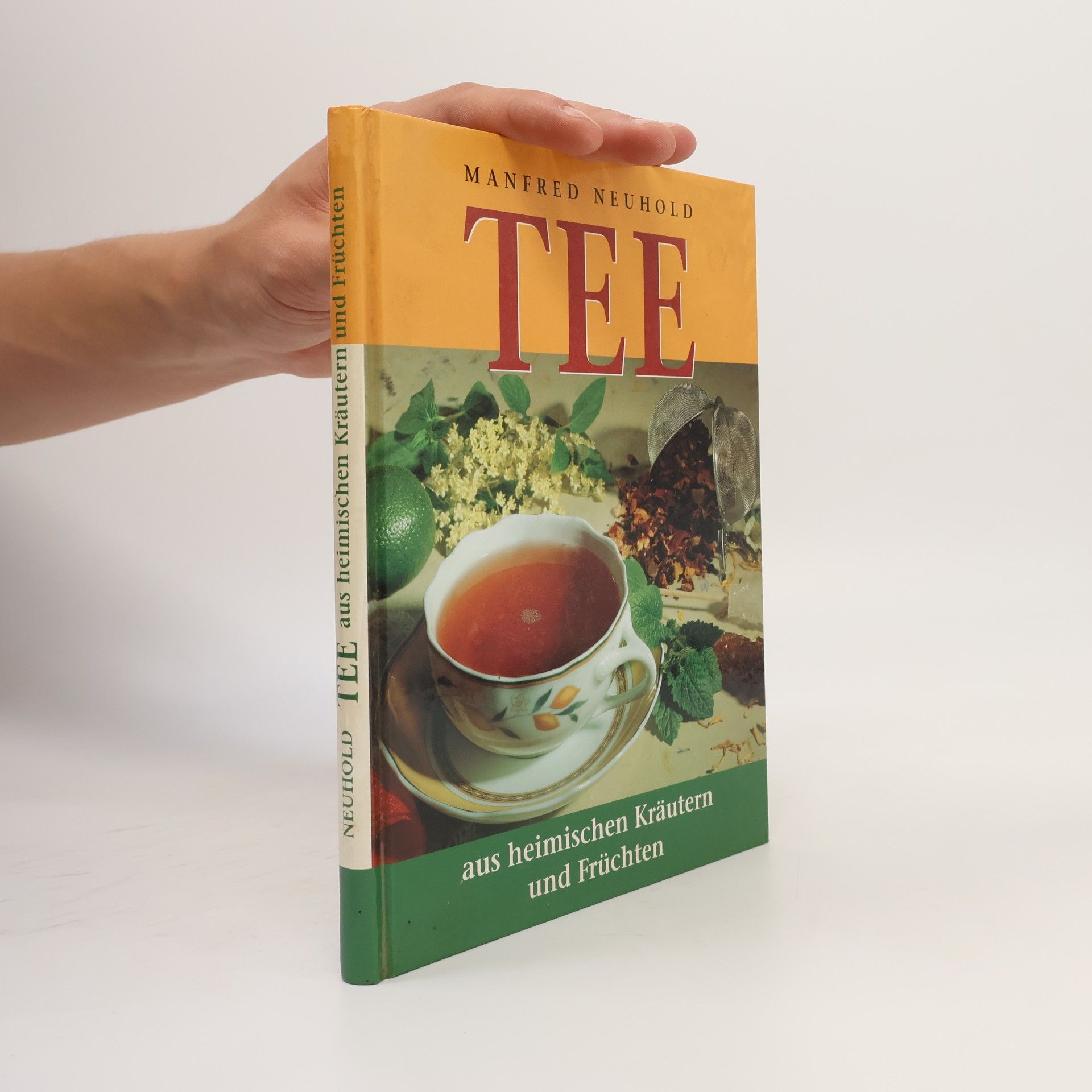 Tee aus heimischen Kräutern und Früchten
