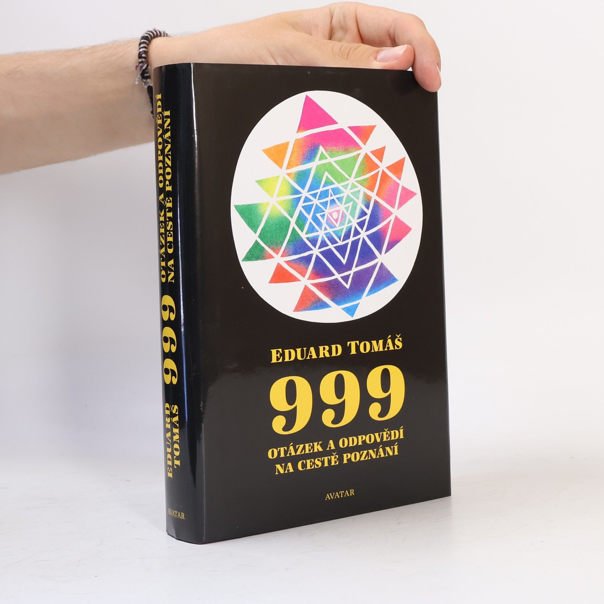 Eduard Tomáš 999 otázek a odpovědí na cestě poznání