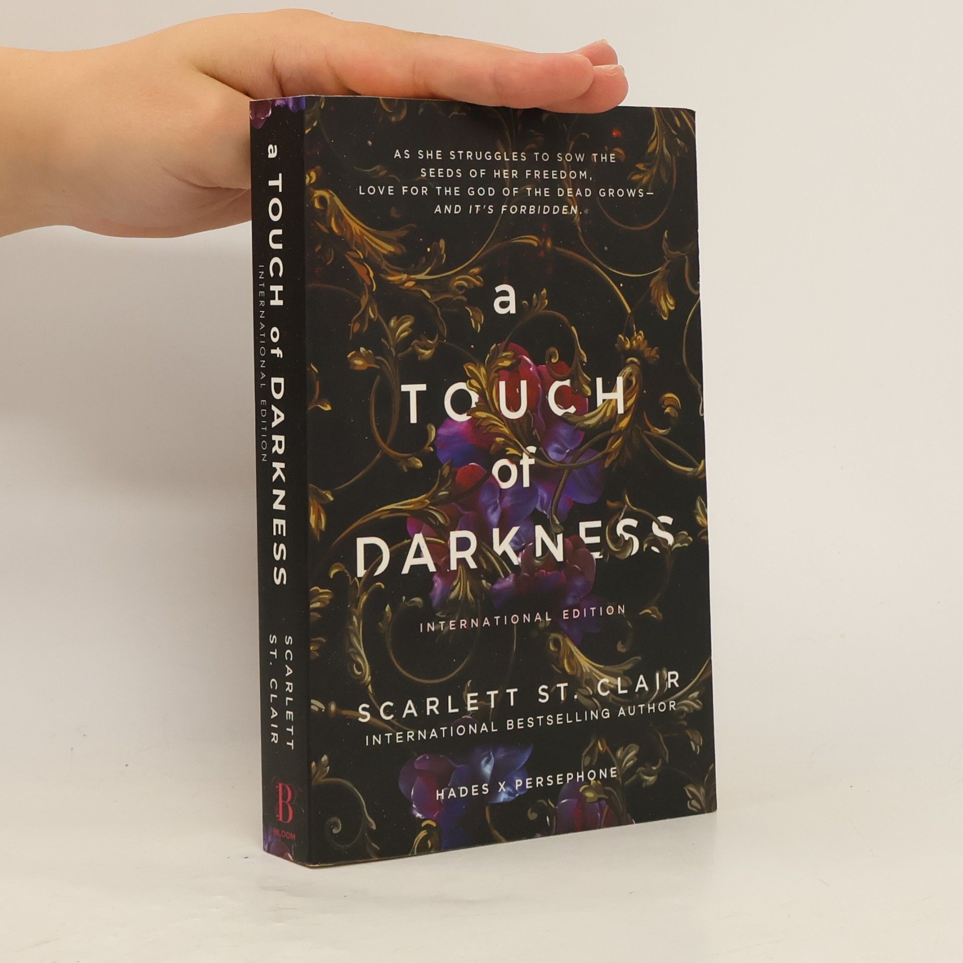Scarlett St. Clair A Touch of Darkness