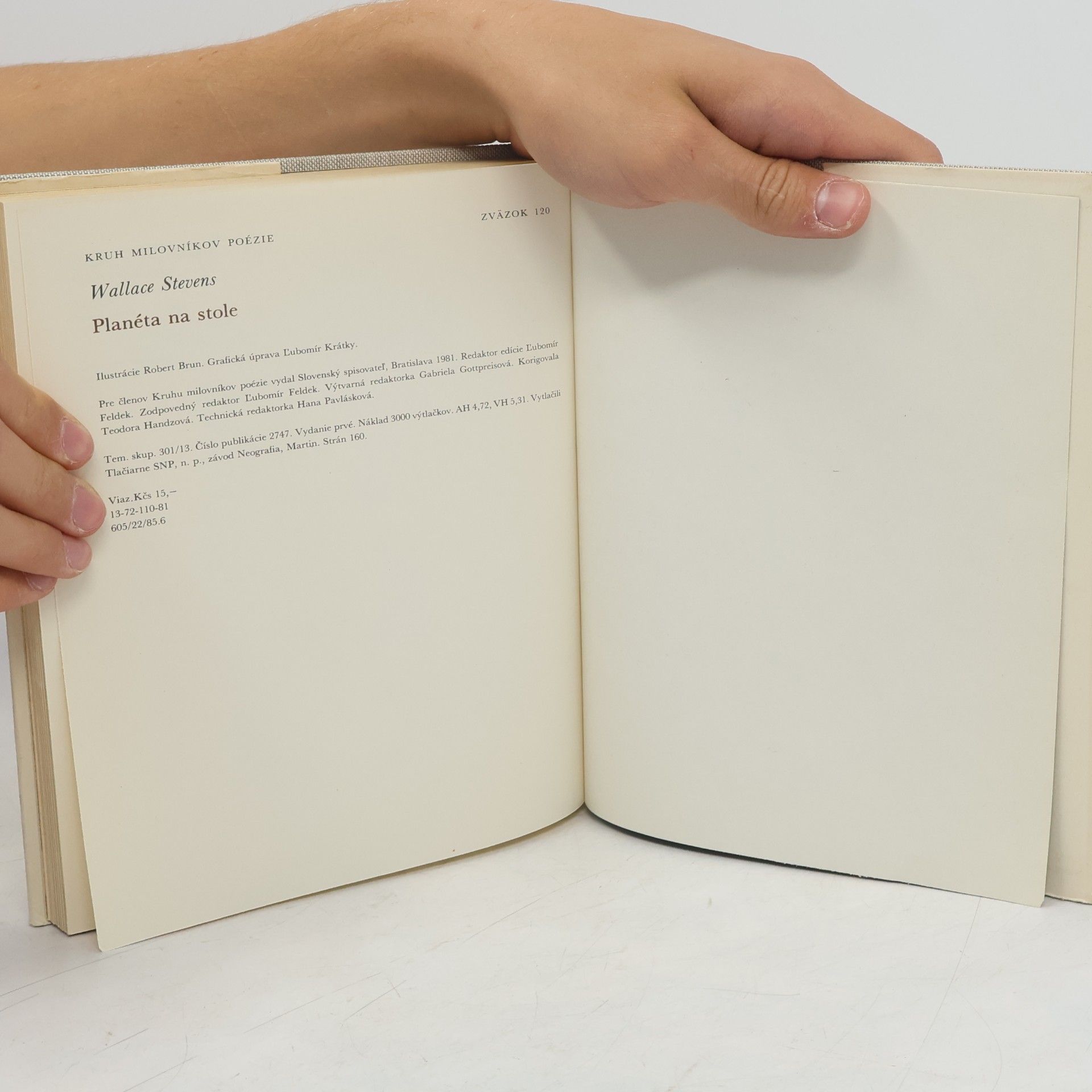 Wallace Stevens Planéta na stole