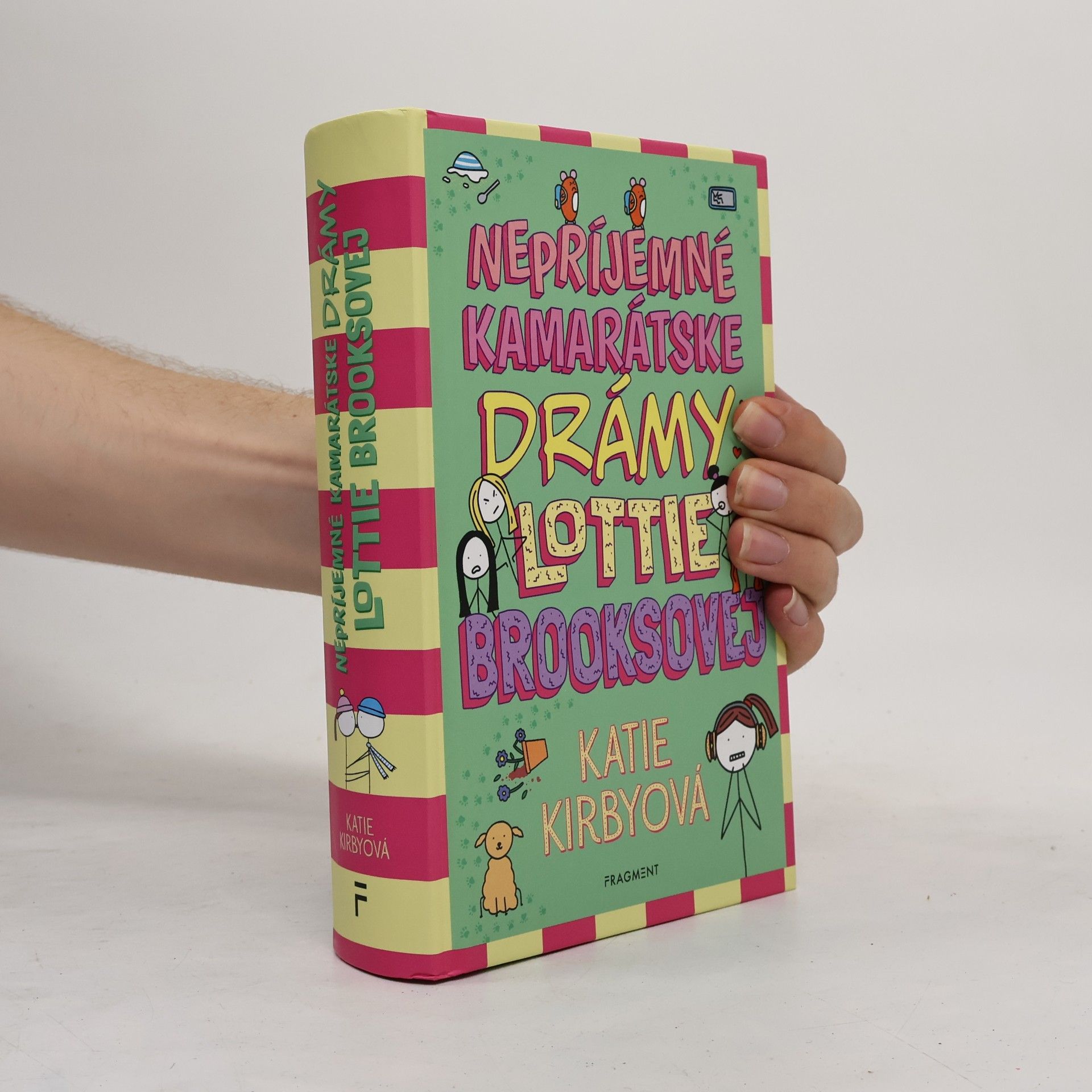 Nepríjemné kamarátske drámy Lottie Brooksovej