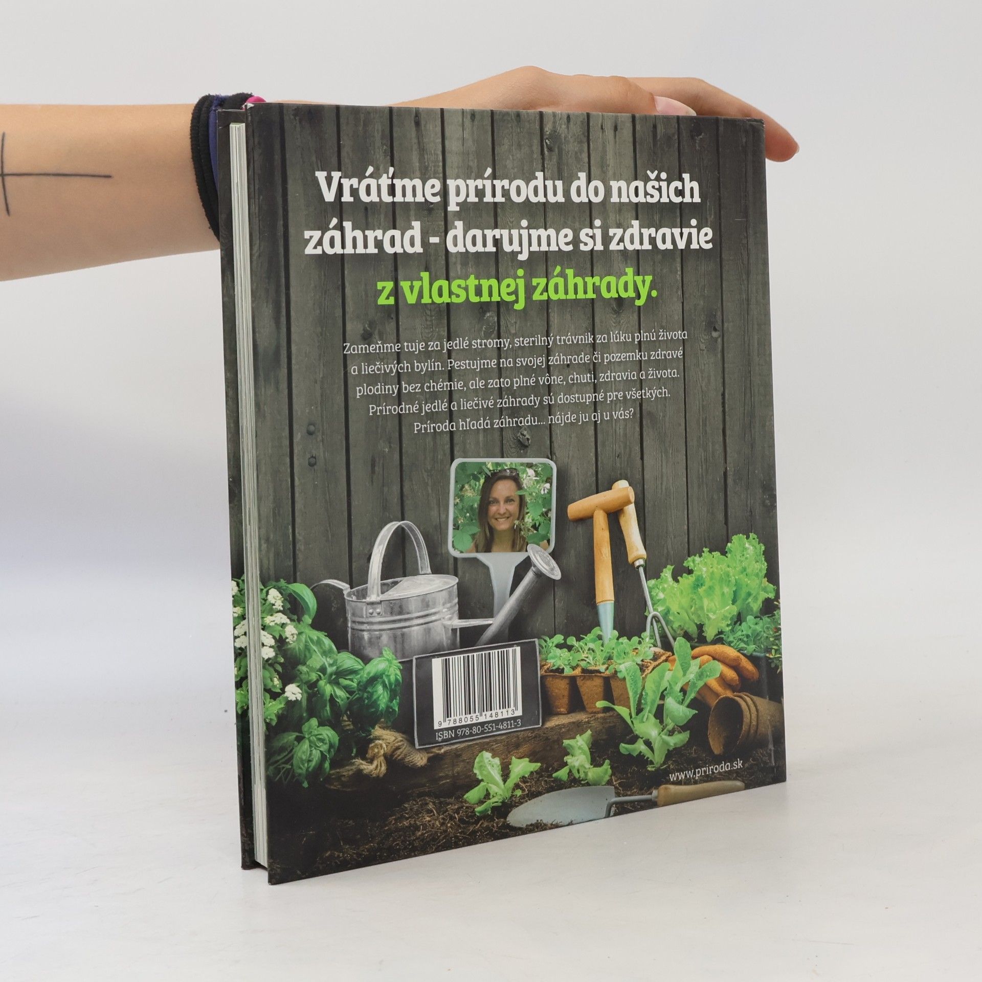 Hanka Sekulová Darujme si zdravie z vlastnej záhrady:Vlastné skúsenosti a návody ako si vytvoriť jedlú liečivú oázu v súlade s prírodou
