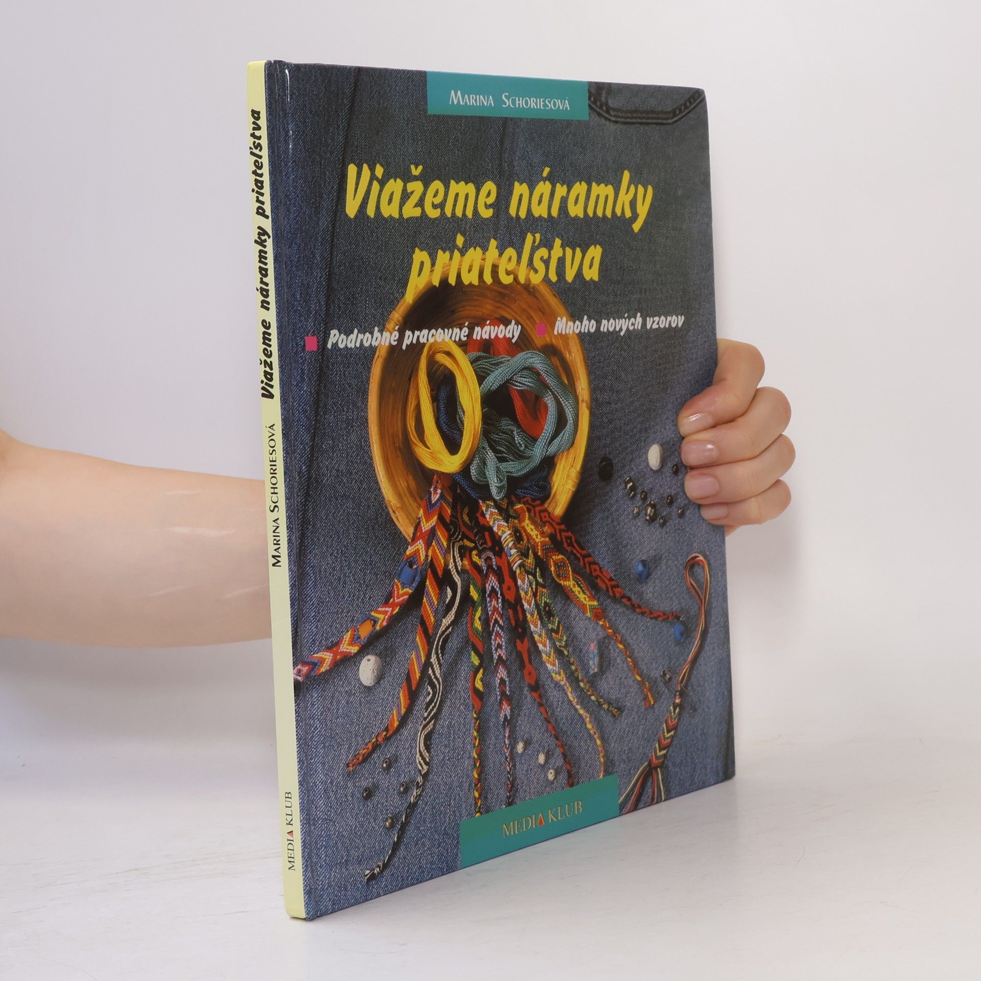 Martina Schoriesová Viažeme náramky priateľstva