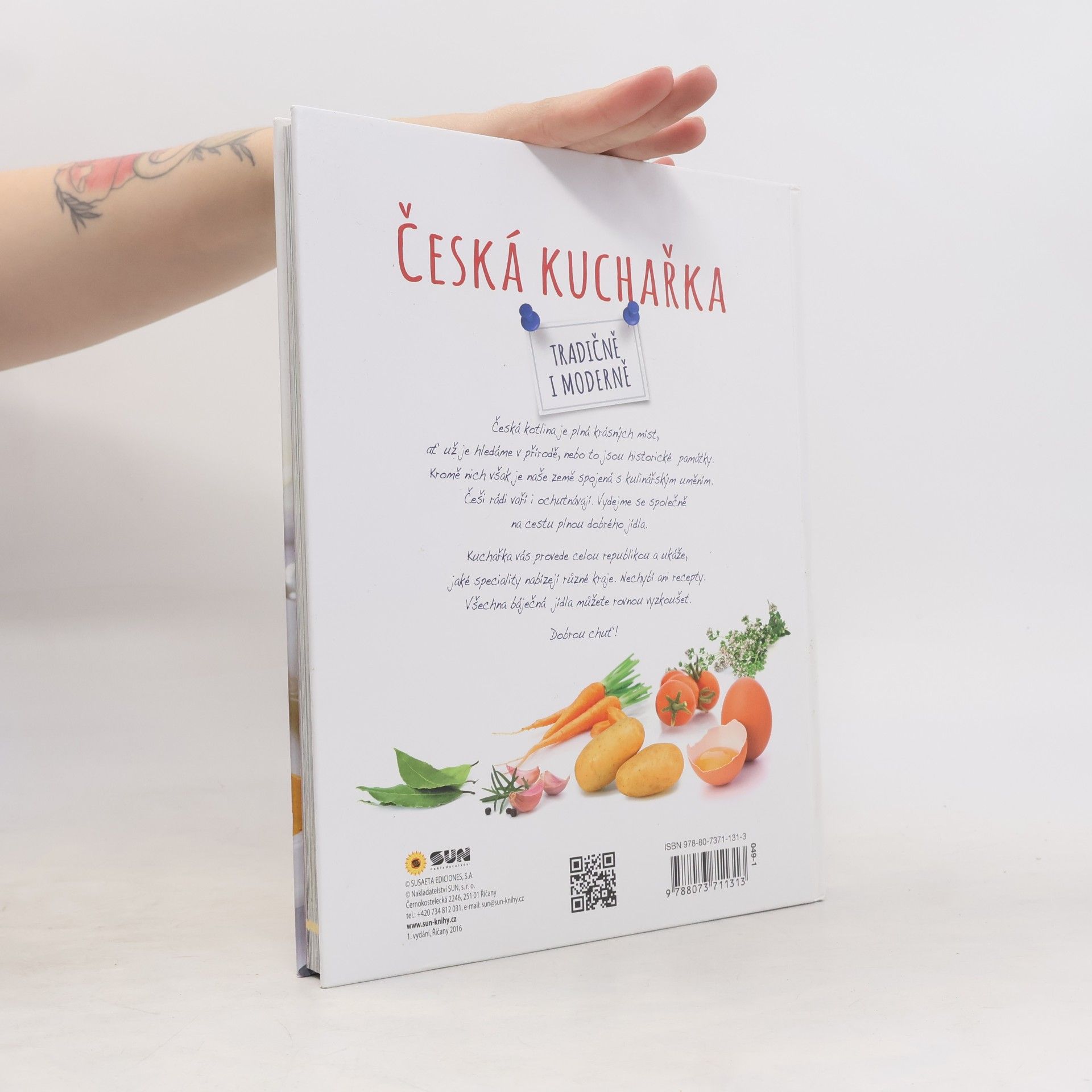 AA.VV. Česká kuchařka - tradičně i moderně