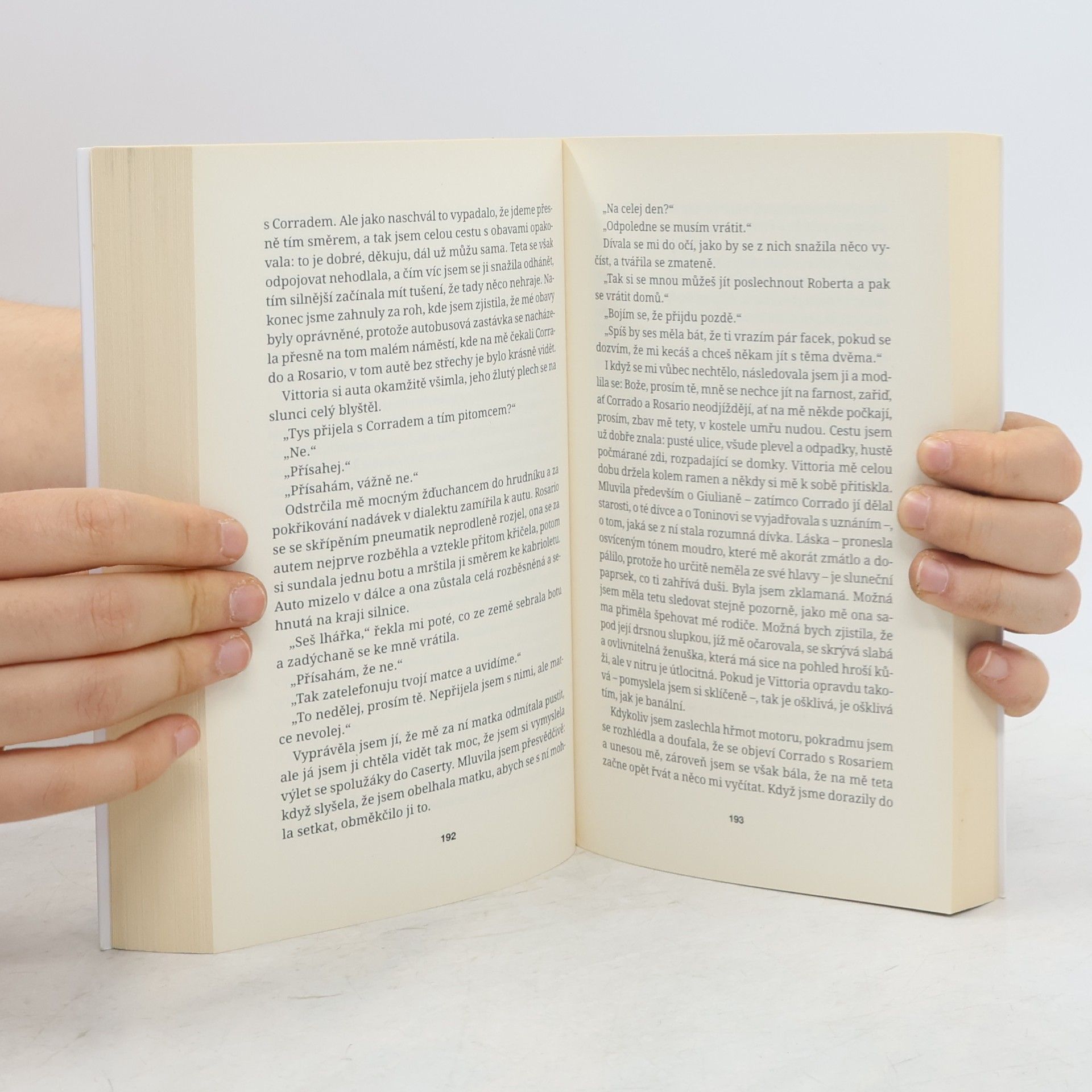 Elena Ferrante Prolhaný život dospělých