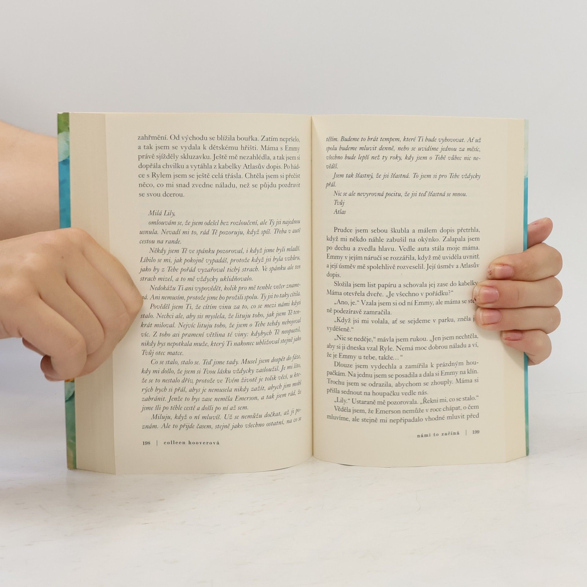 Colleen Hoover Námi to začíná