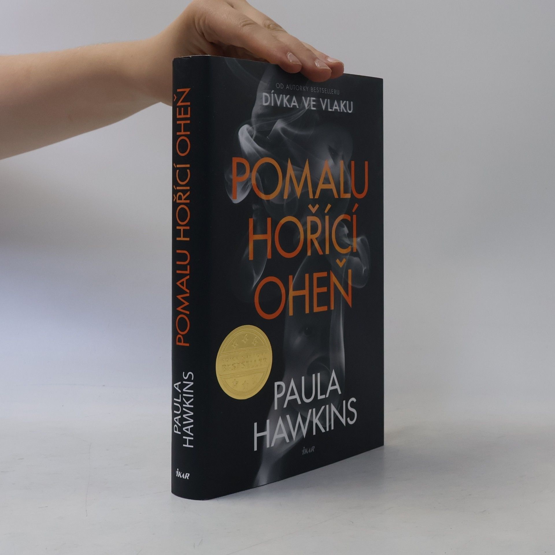Paula Hawkins Pomalu hořící oheň
