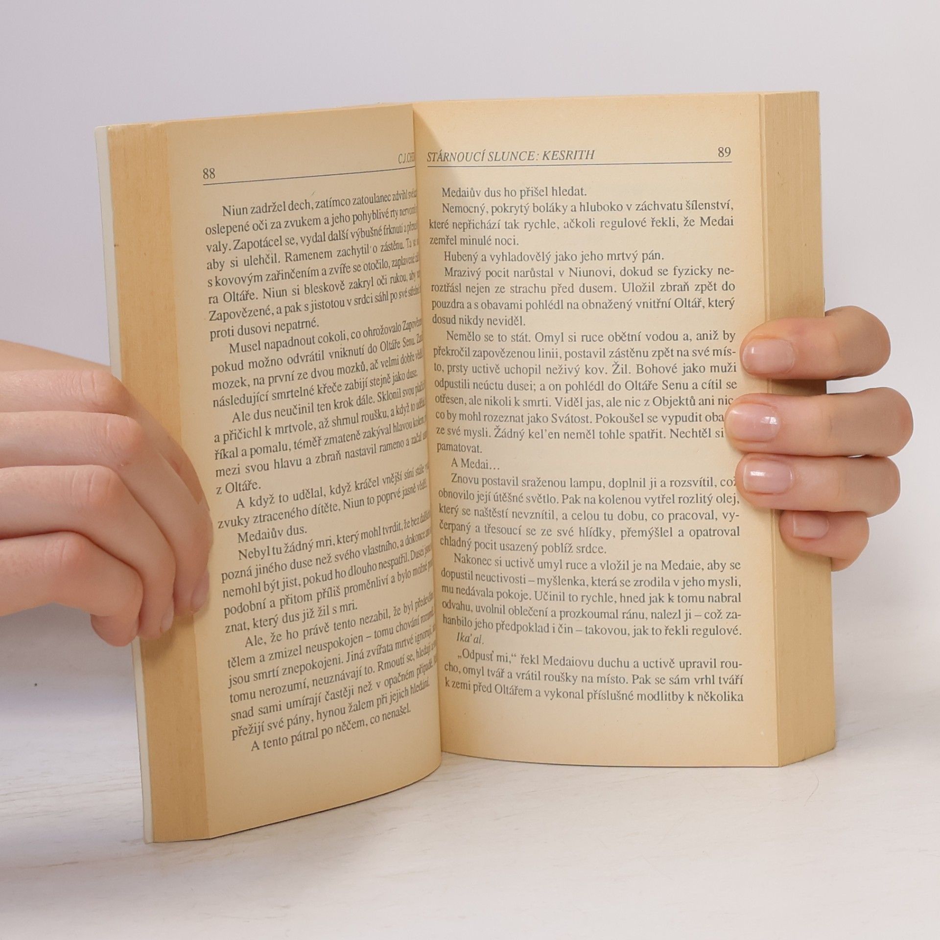 C. J. Cherryh Stárnoucí slunce 1. Kesrith