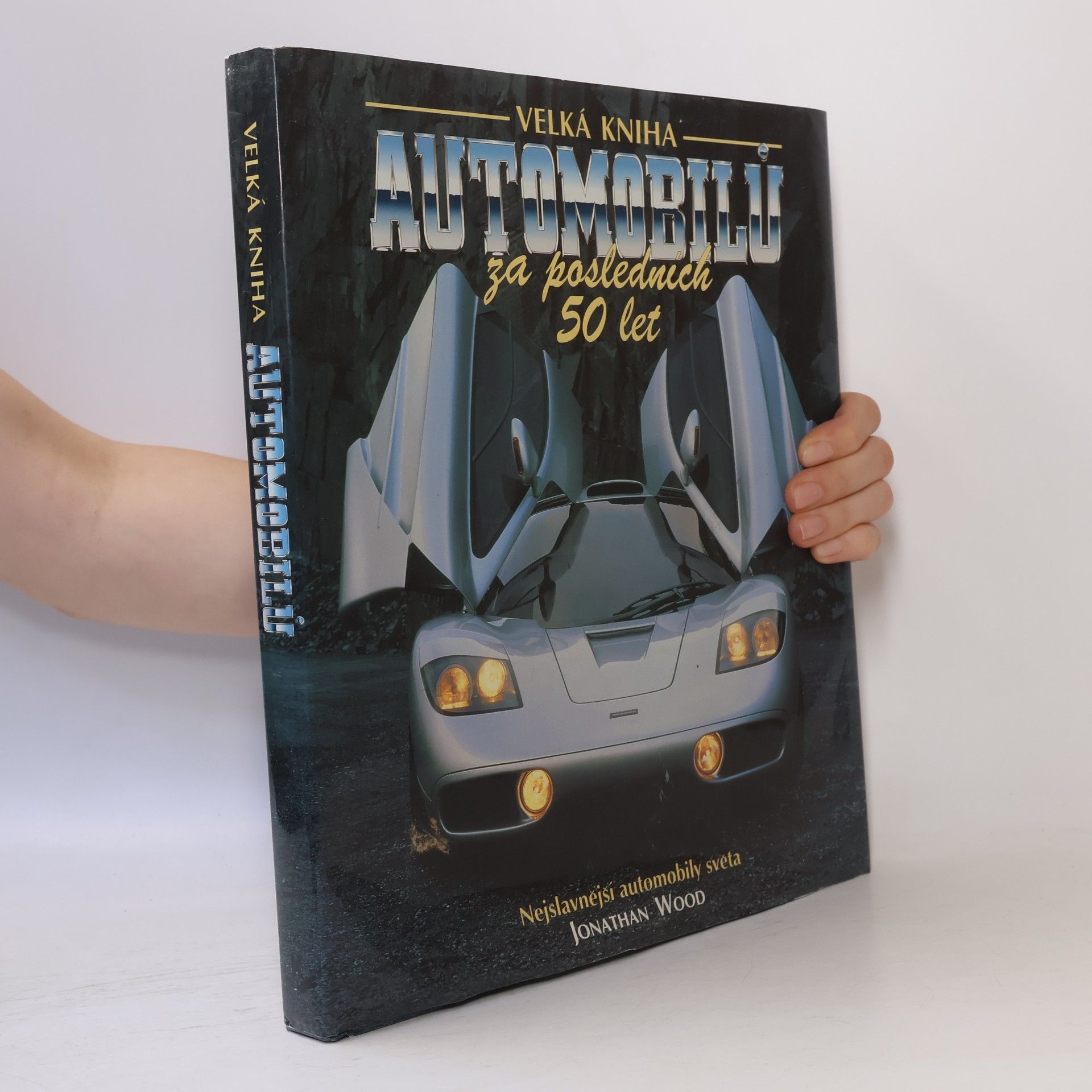 Velká kniha automobilů za posledních 50 let. Nejslavnější automobily světa.