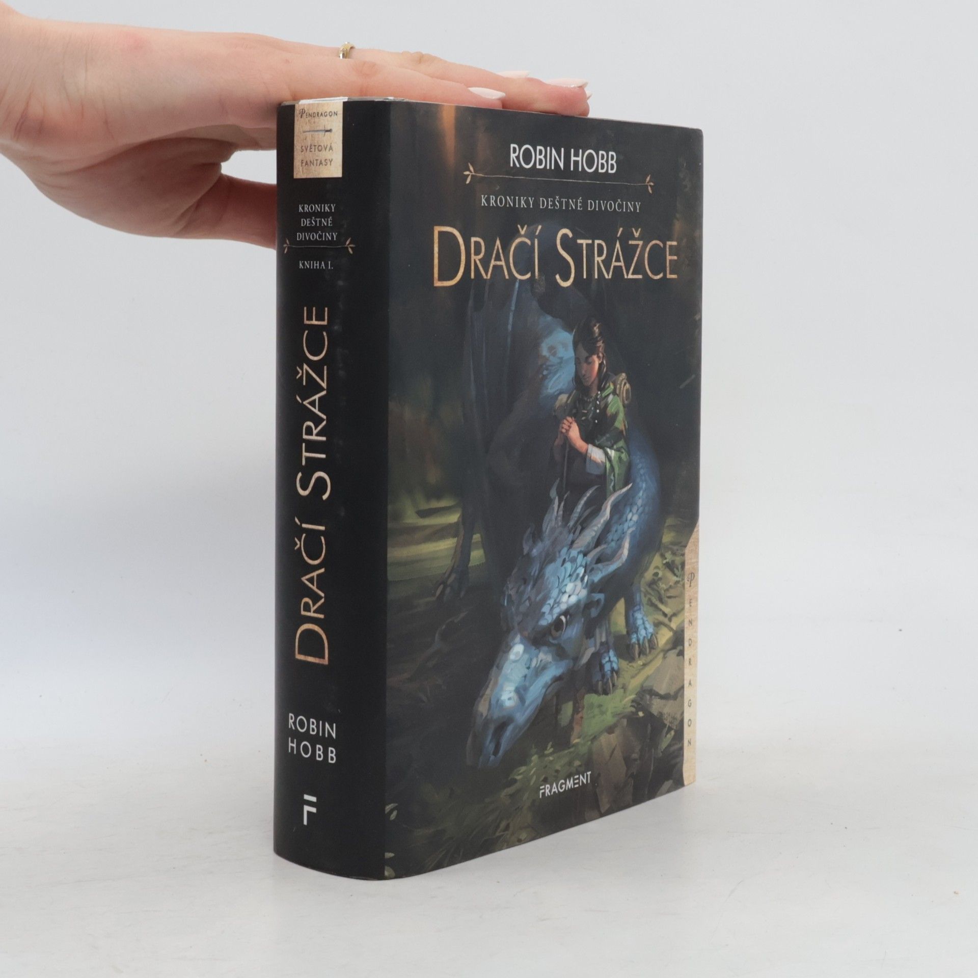 Robin Hobb Kroniky Deštné divočiny. Dračí strážce