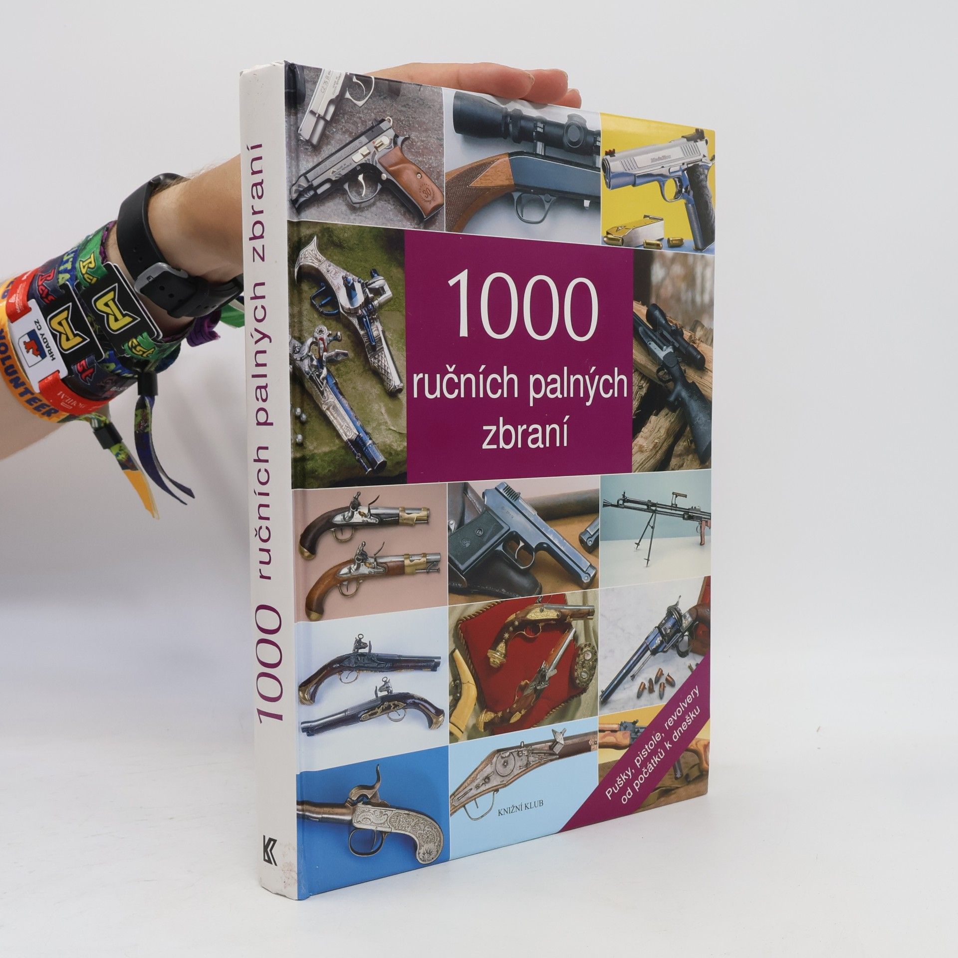 1000 ručních palných zbraní