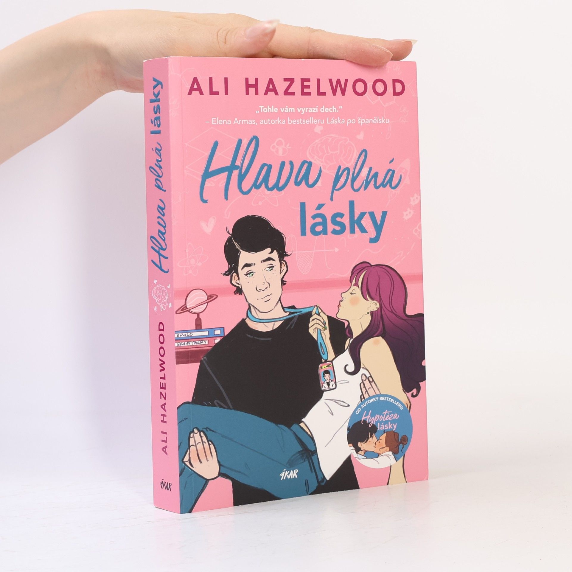 Ali Hazelwood Hlava plná lásky