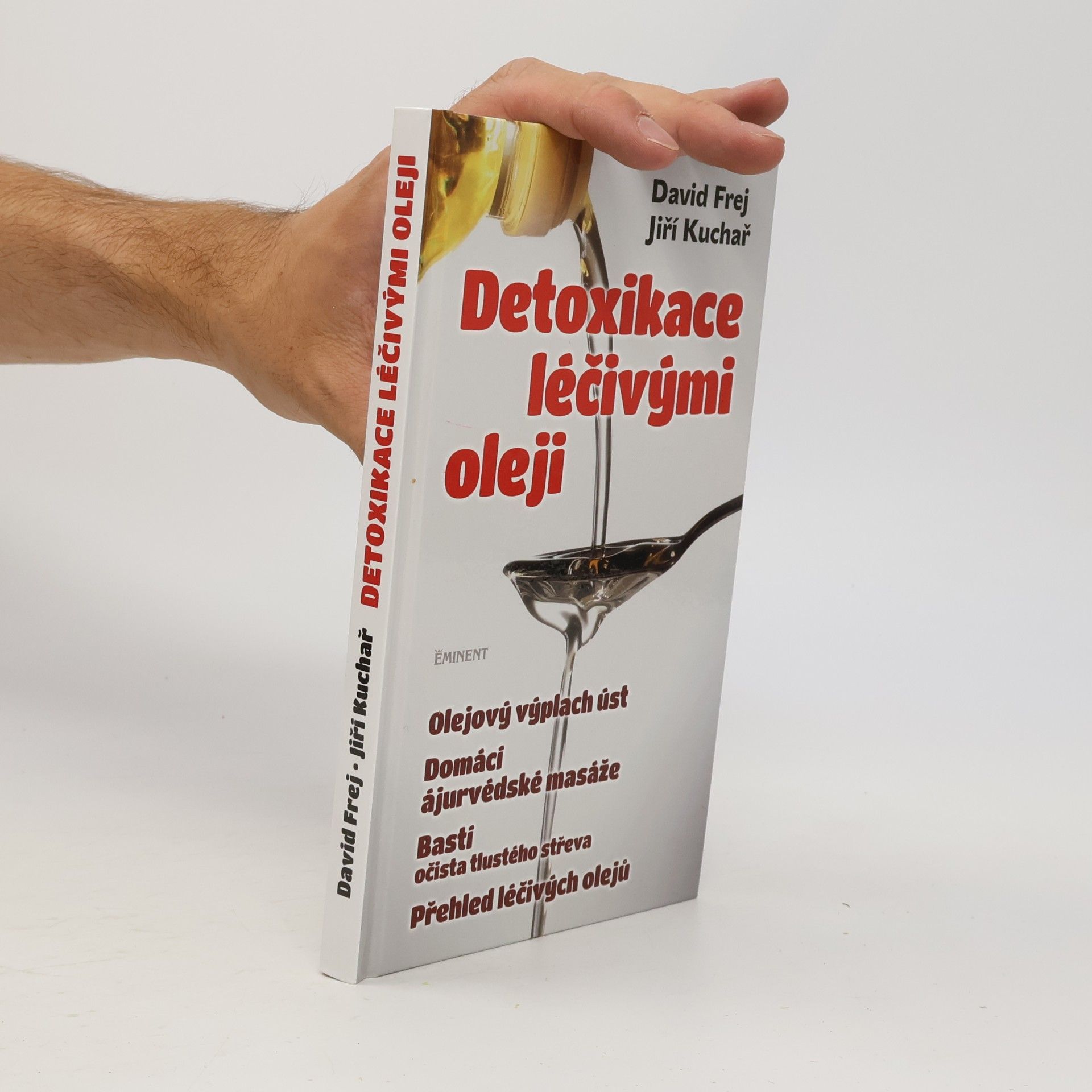 Jiří Kuchař Detoxikace léčivými oleji : domácí ajurvédské masáže, očista tlustého střeva, olejová očista nosu, olejový výplach úst, přehled léčivých olejů