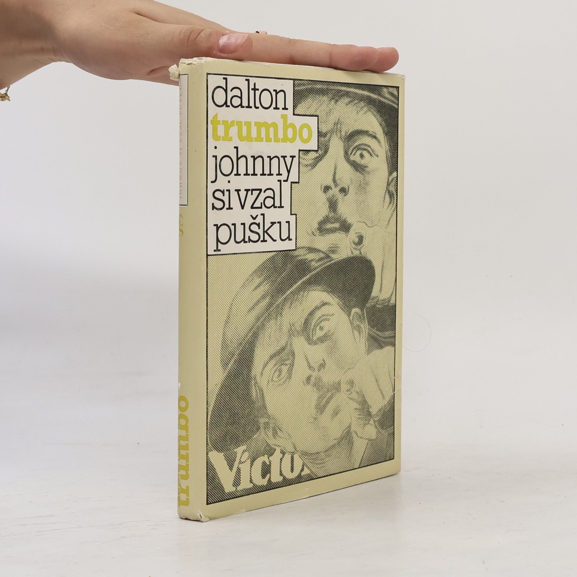 Dalton Trumbo Johnny si vzal pušku