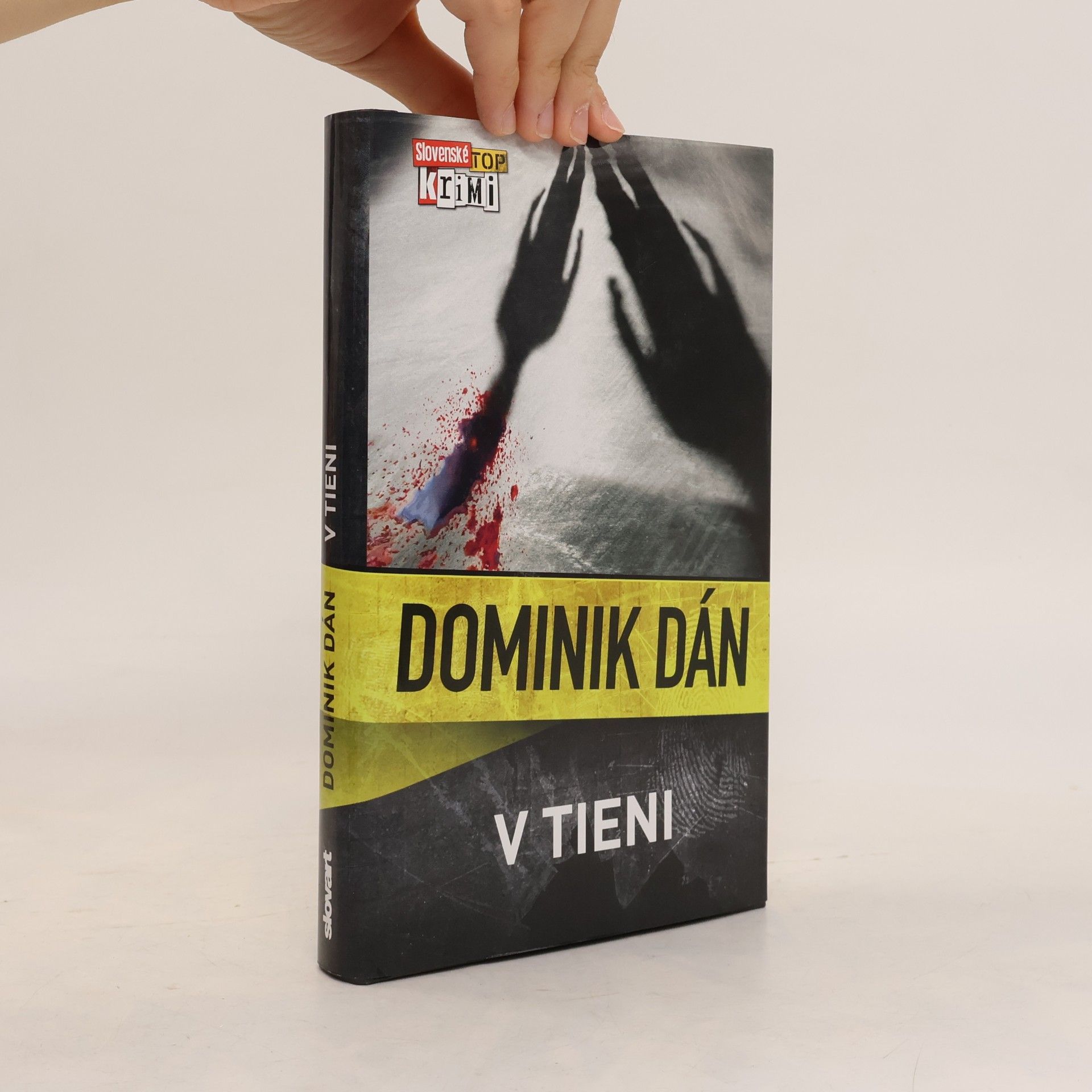 Dominik Dán V tieni