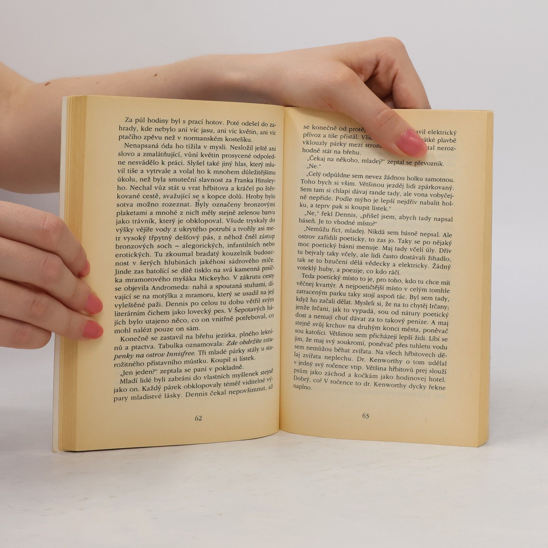 Evelyn Waugh Drazí zesnulí