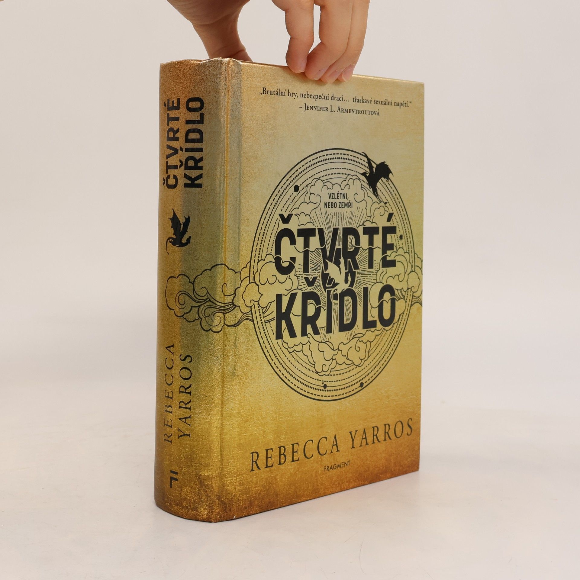 Rebecca Yarros Čtvrté křídlo
