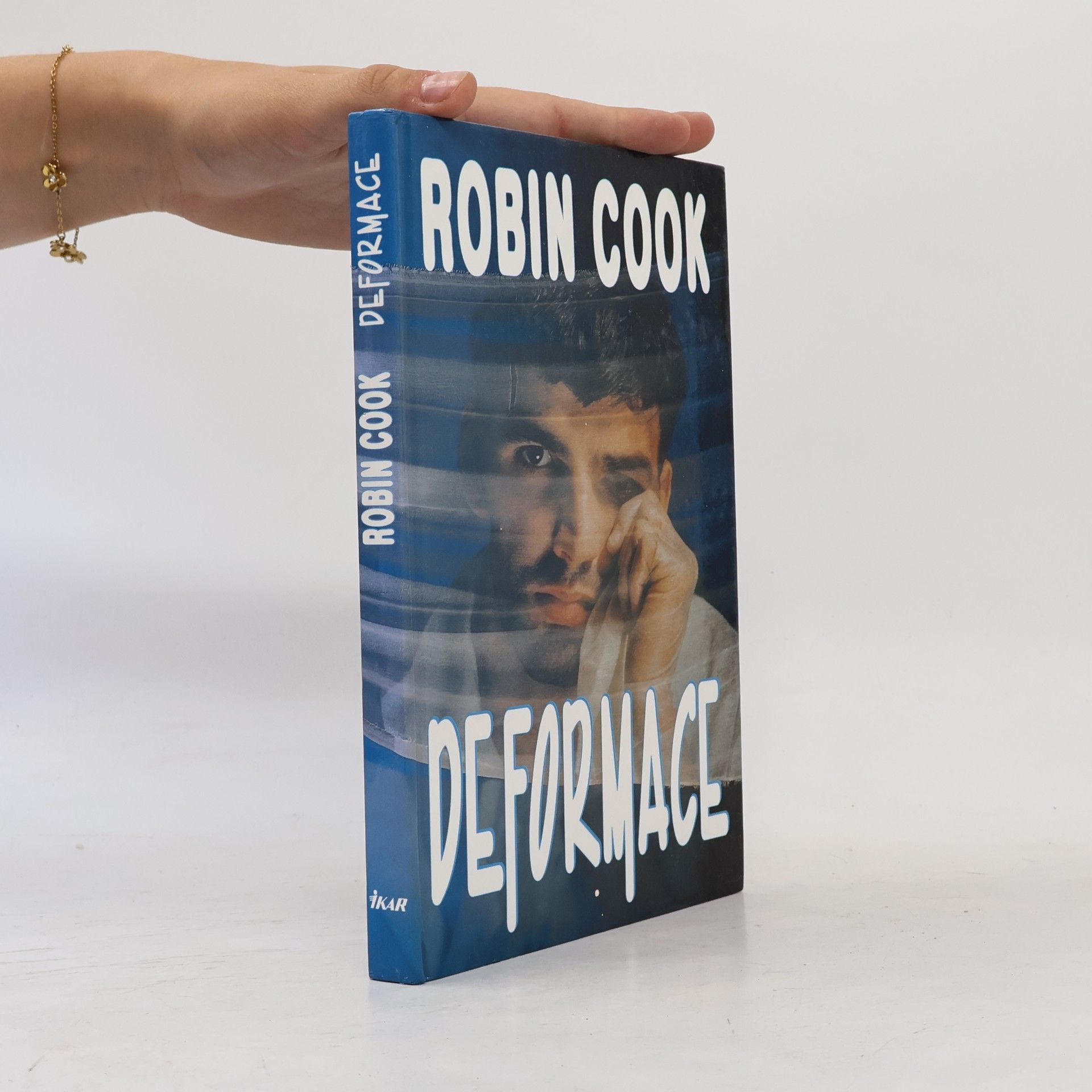 Robin Cook Deformace
