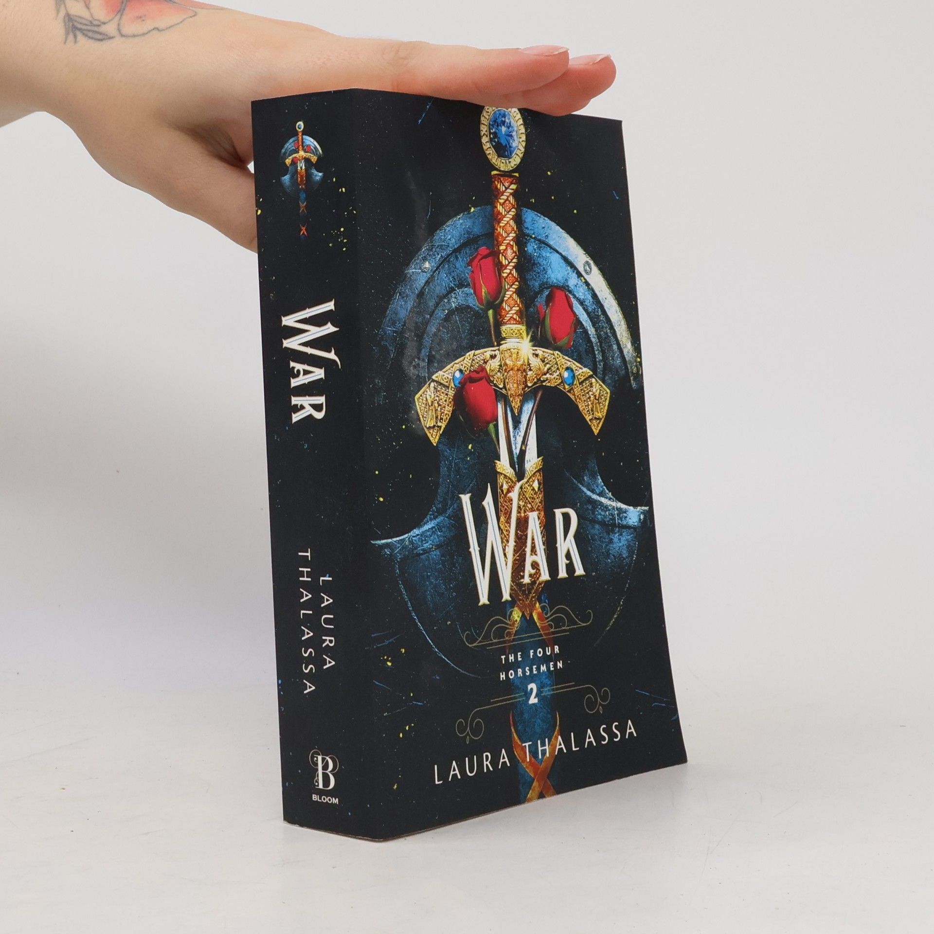 Laura Thalassa War