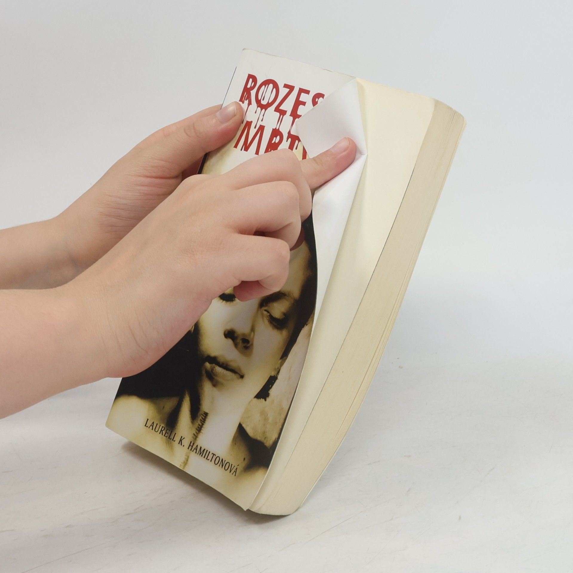 Laurell K. Hamilton Rozesmátá mrtvola