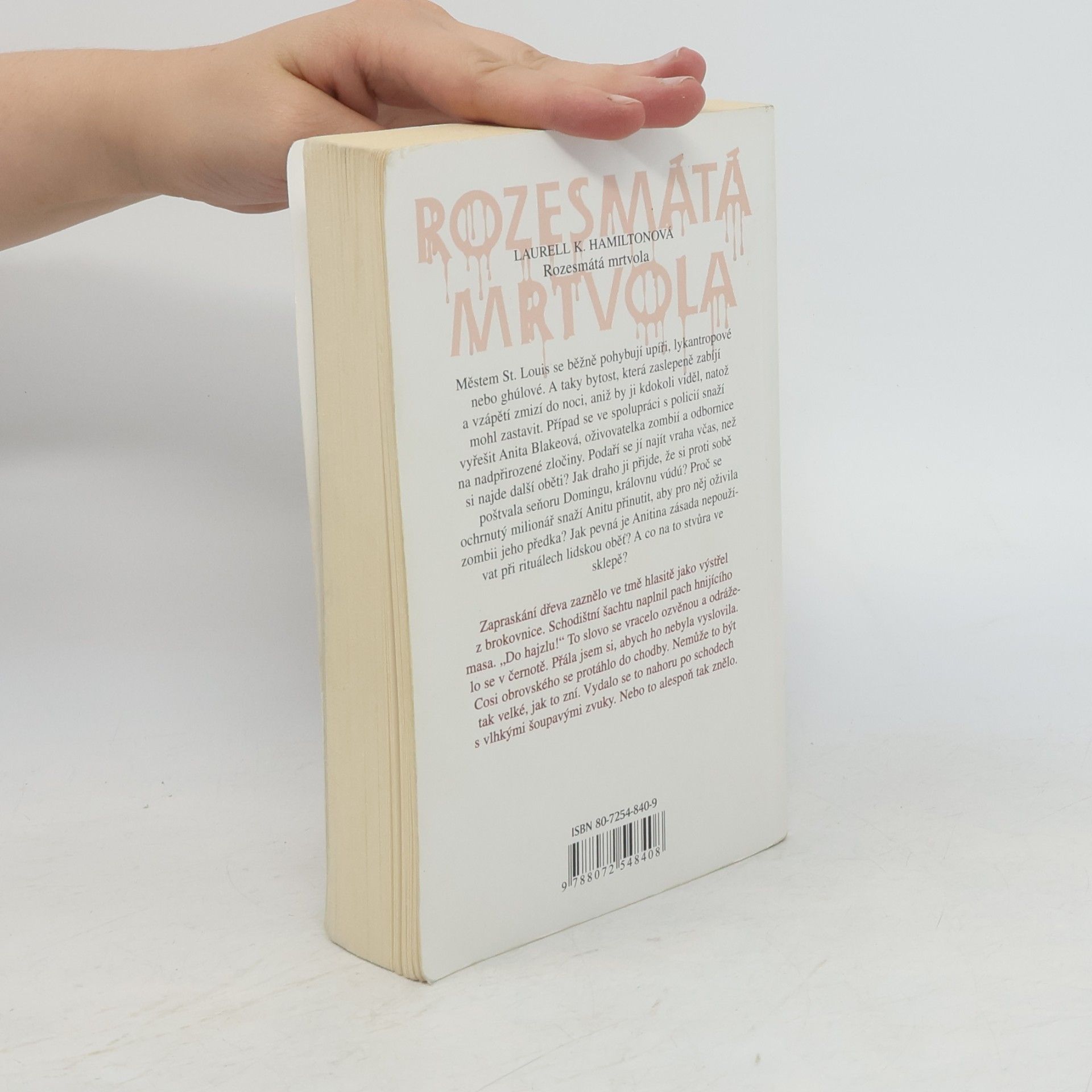 Laurell K. Hamilton Rozesmátá mrtvola