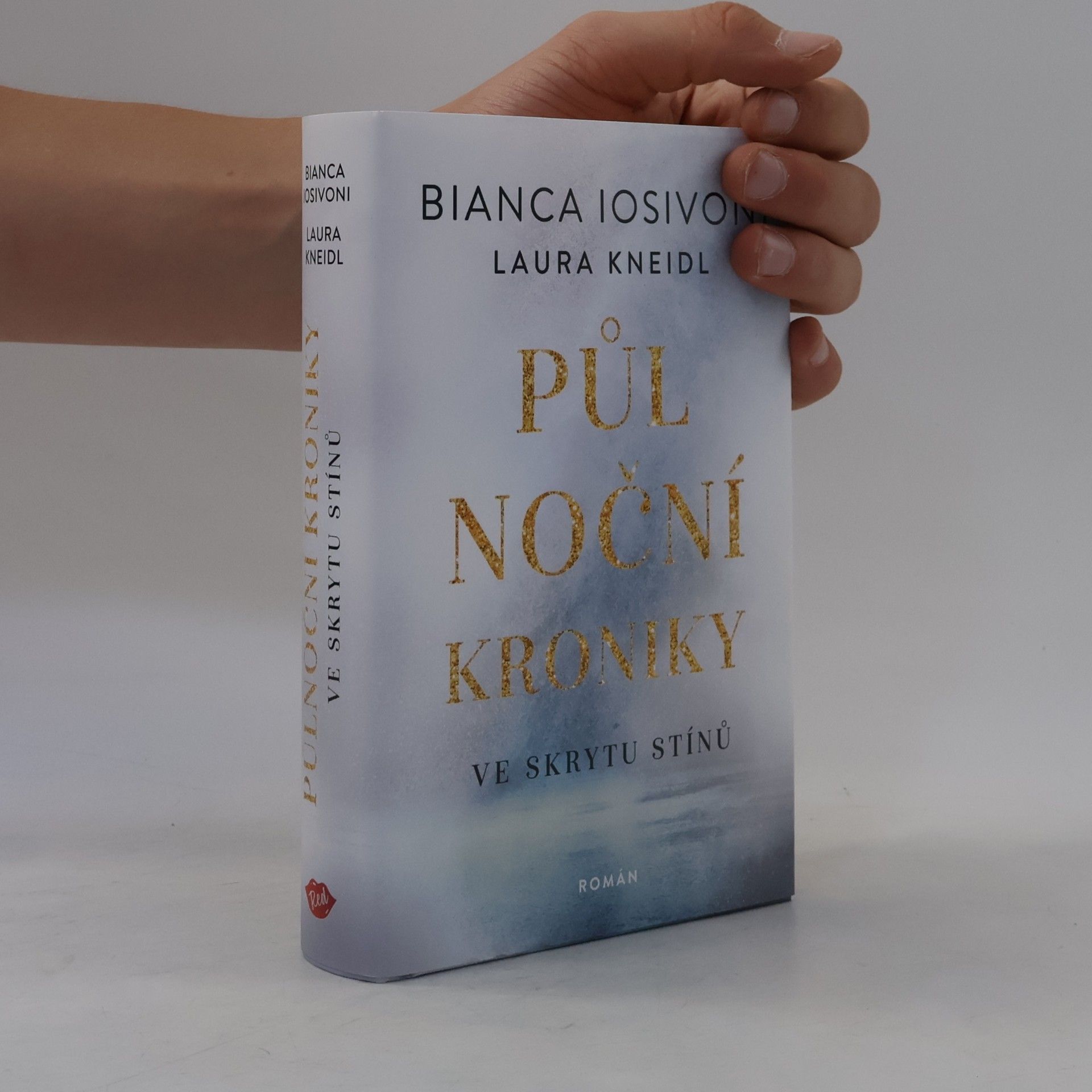 Ve skrytu stínů