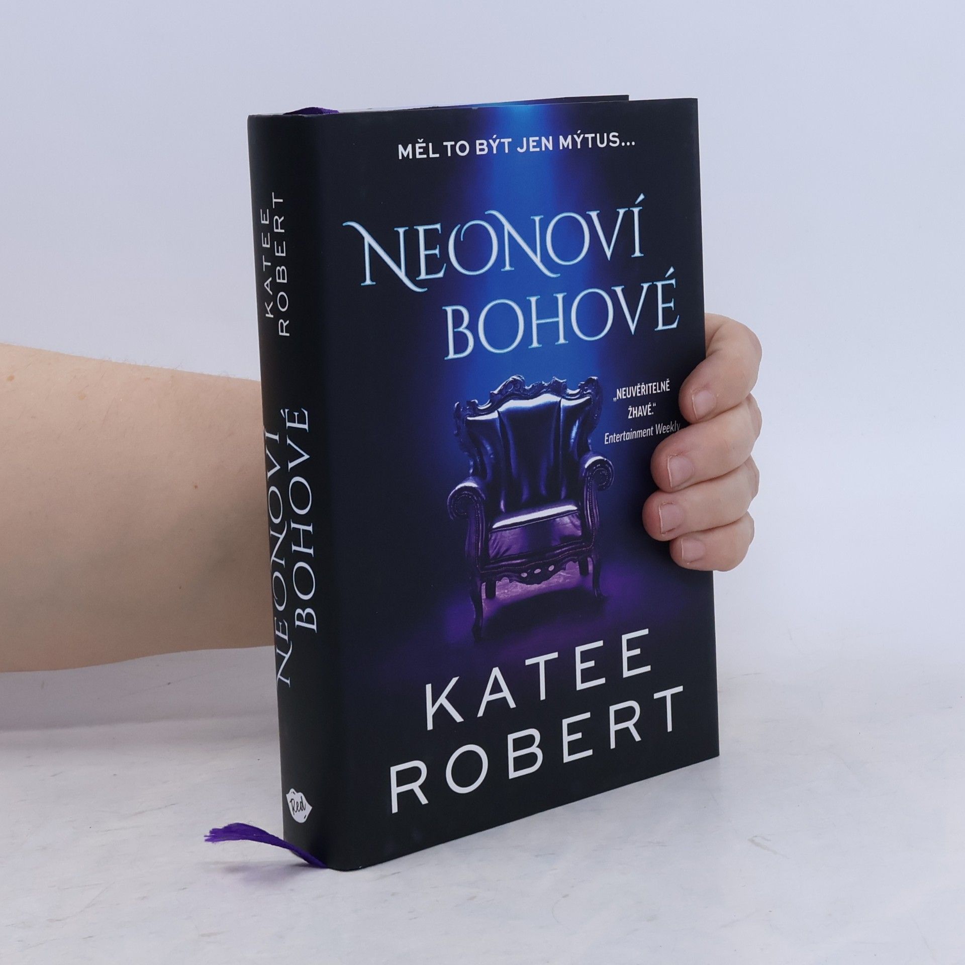 Katee Robert Neonoví bohové