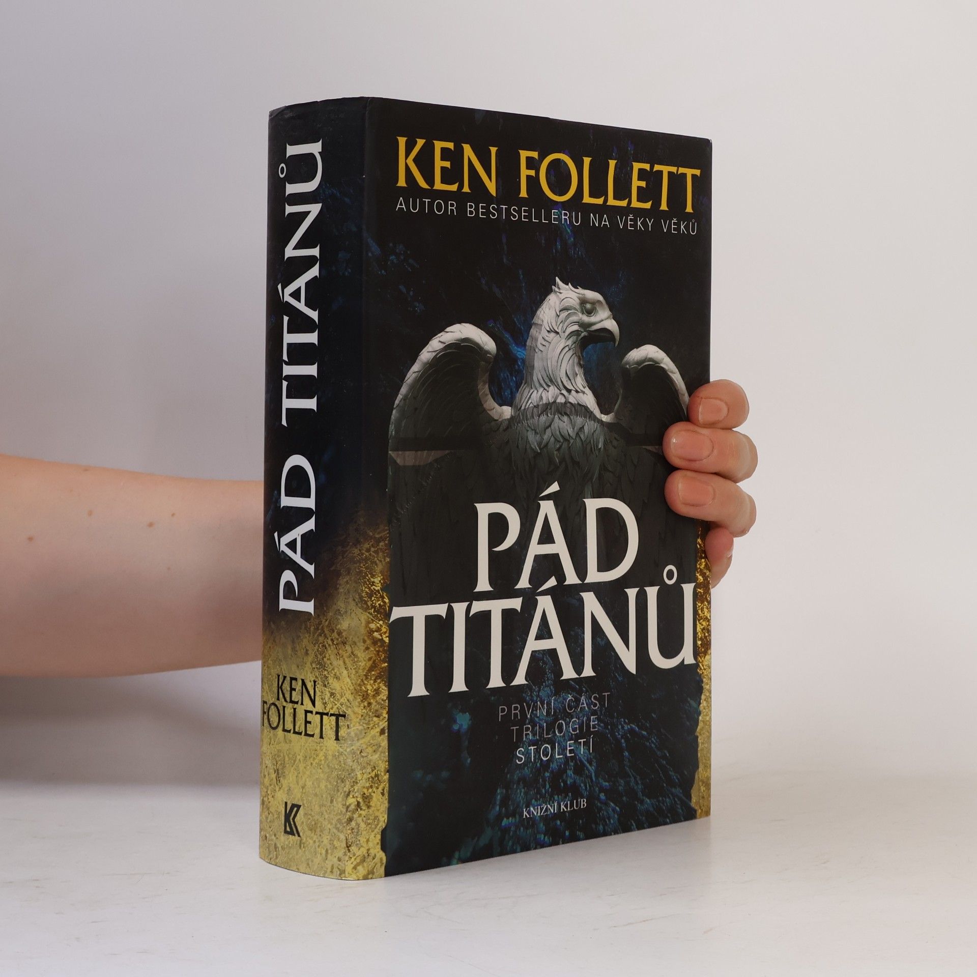 Ken Follett Pád titánů