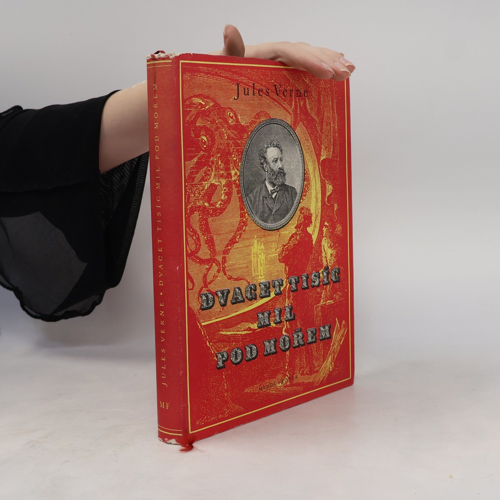Jules Verne Dvacet tisíc mil pod mořem