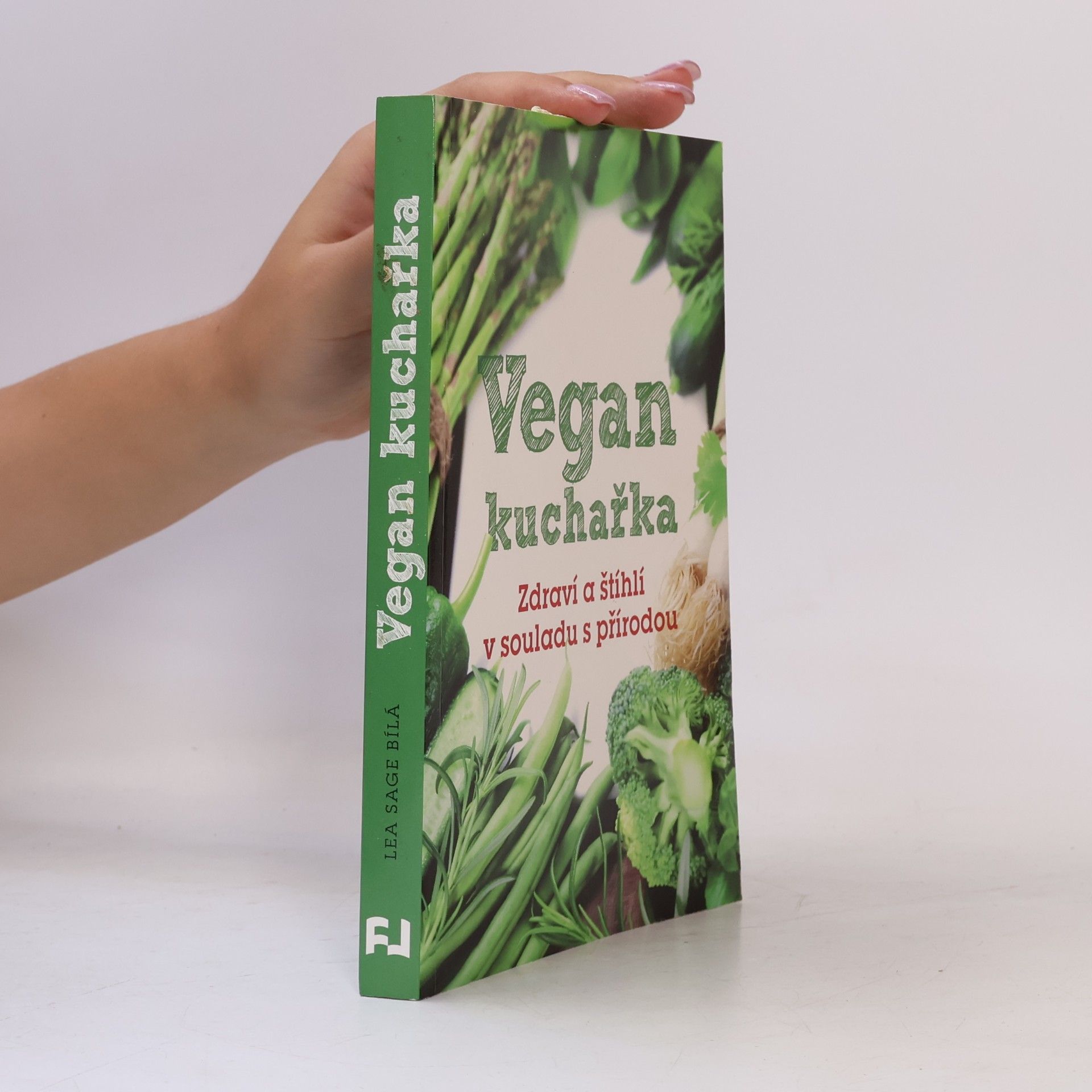 Lea Sage Bílá Vegan kuchařka: Zdraví a štíhlí v souladu s přírodou