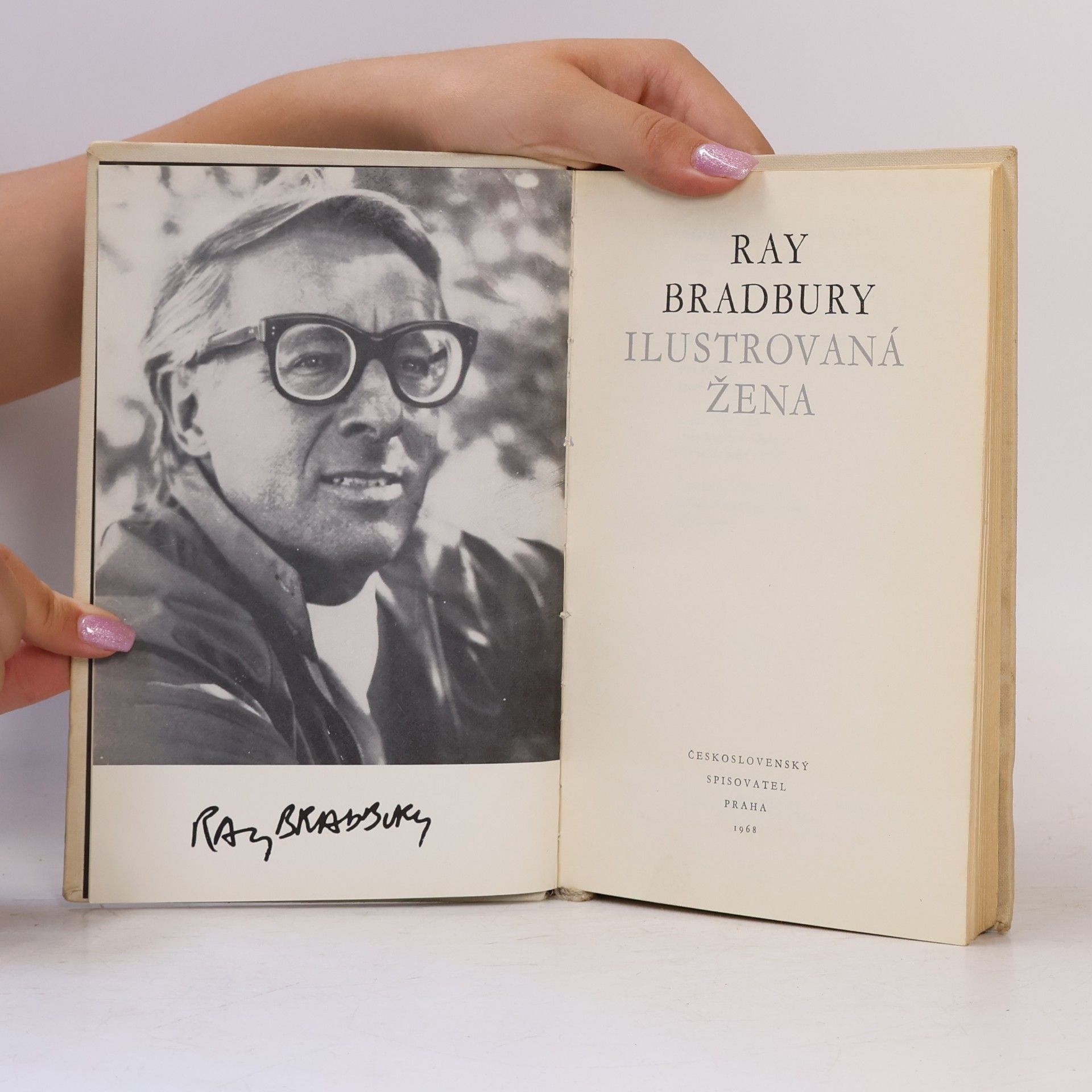 Ray Bradbury Ilustrovaná žena