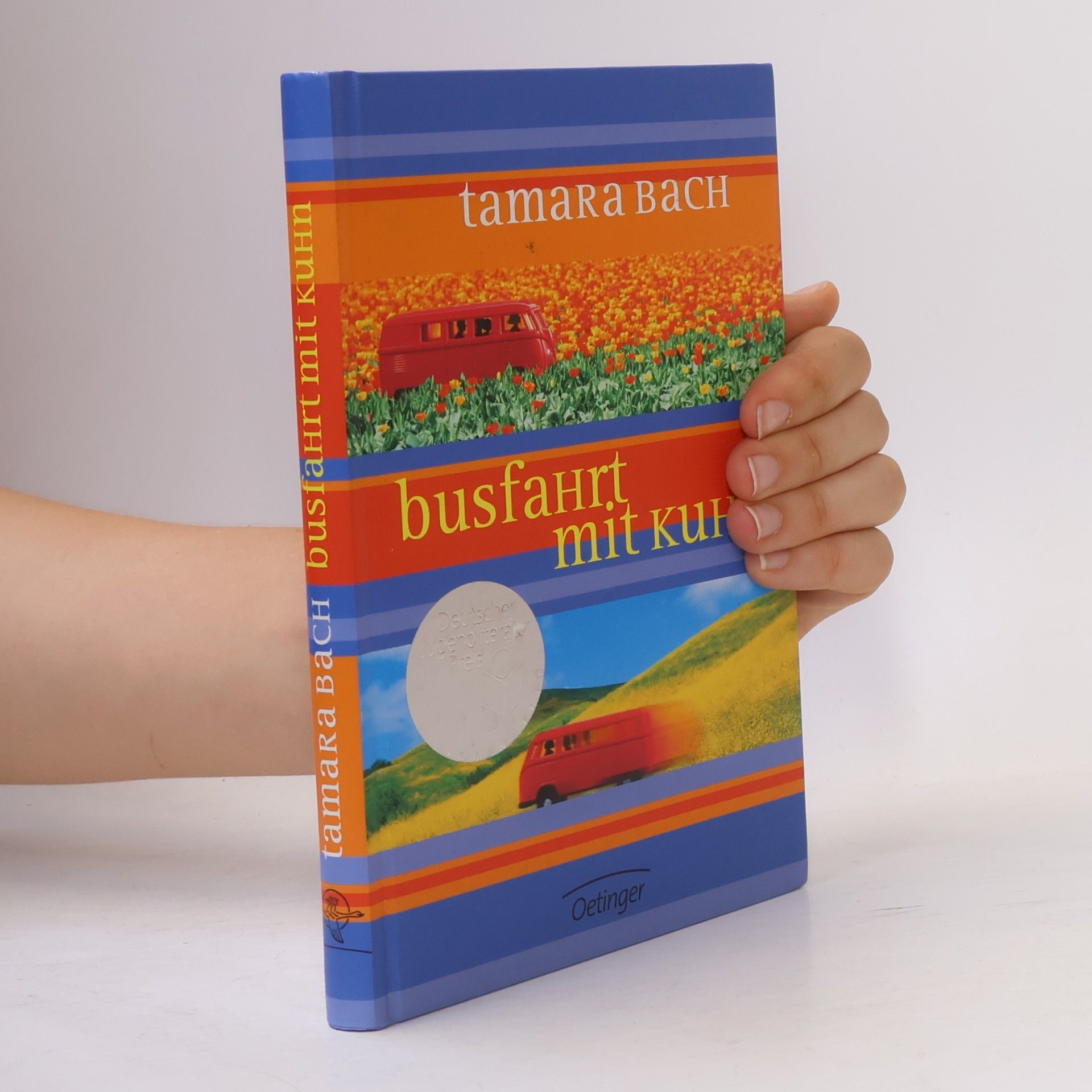 Tamara Bach Busfahrt mit Kuhn