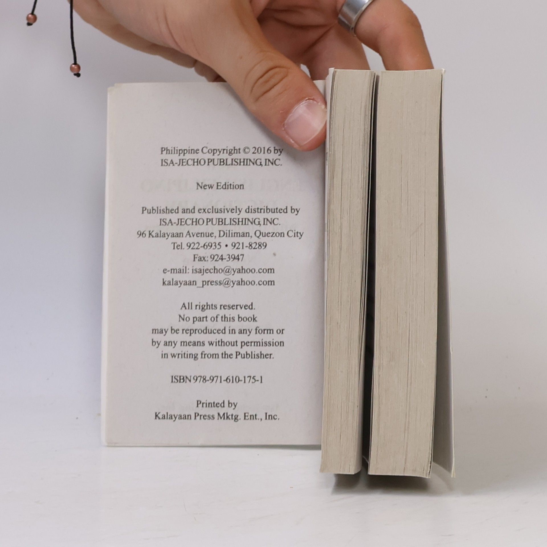 Rosario P. Nem Singh English-Filipino Dictionary